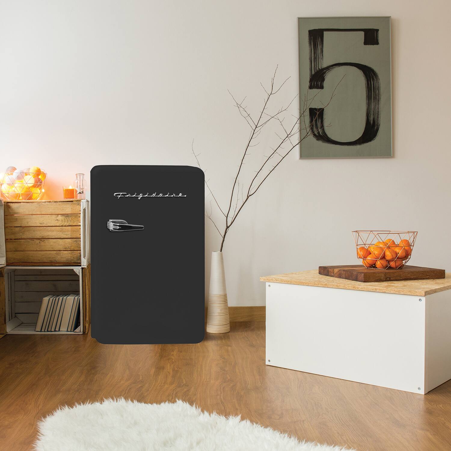 Left. Frigidaire - 3.2 Cu Ft 60W Retro Compact Refrigerator - Black.