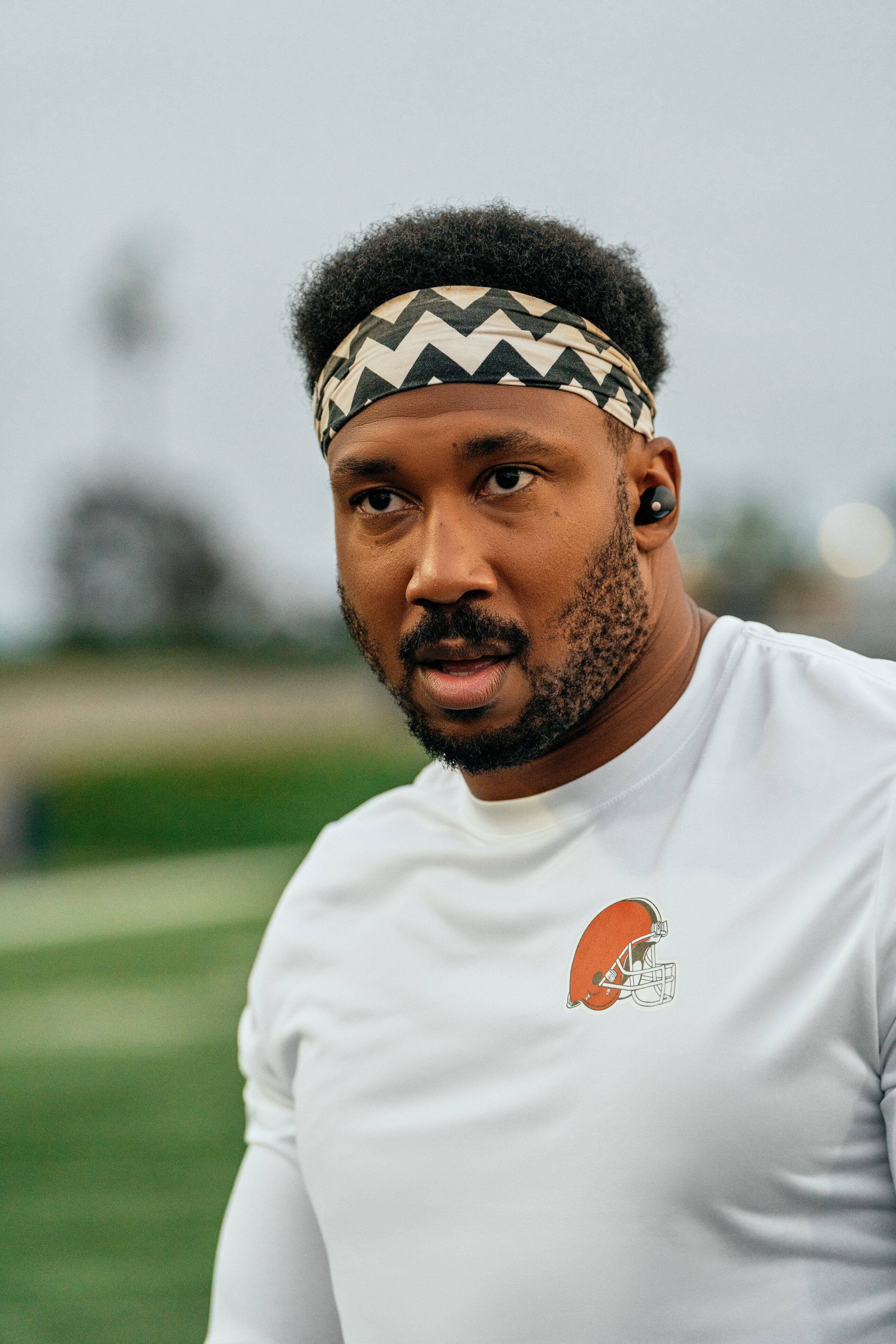 Alt View 34. Sony - WF-1000XM5 True Wireless Noise Cancelling Earbuds - Smoky Pink.