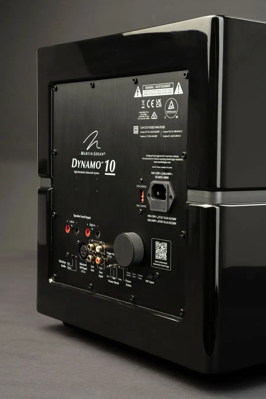 WARNING: Avertissement - Ce dispositif est un appareil électrique. Ne le brancher pas sur un circuit électrique sans avoir vérifié les spécifications et obtenu l'approbation de l'installateur.

Ce dispositif est conçu et fabriqué par MartinLogan - www.martinlogan.com.

Voltage: 100-120V / 220-240V
Fuse: 500W / 18 120VAC / 220-240V-FUSE TLOA M2S0
Impedance: 8 ohm
Power rating: 500W

Subwoofer Cortet N°2 - Unité de basse en bois massif - Design intérieur en style MartinLogan.

Manual de l'utilisateur disponible sur demande.