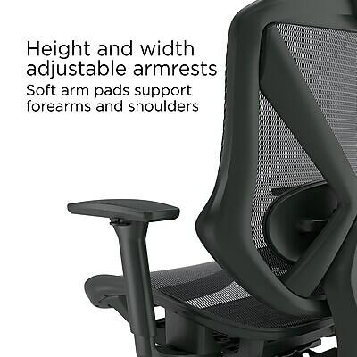Height and width adjustable armrests  
Soft arm pads support forearms and shoulders