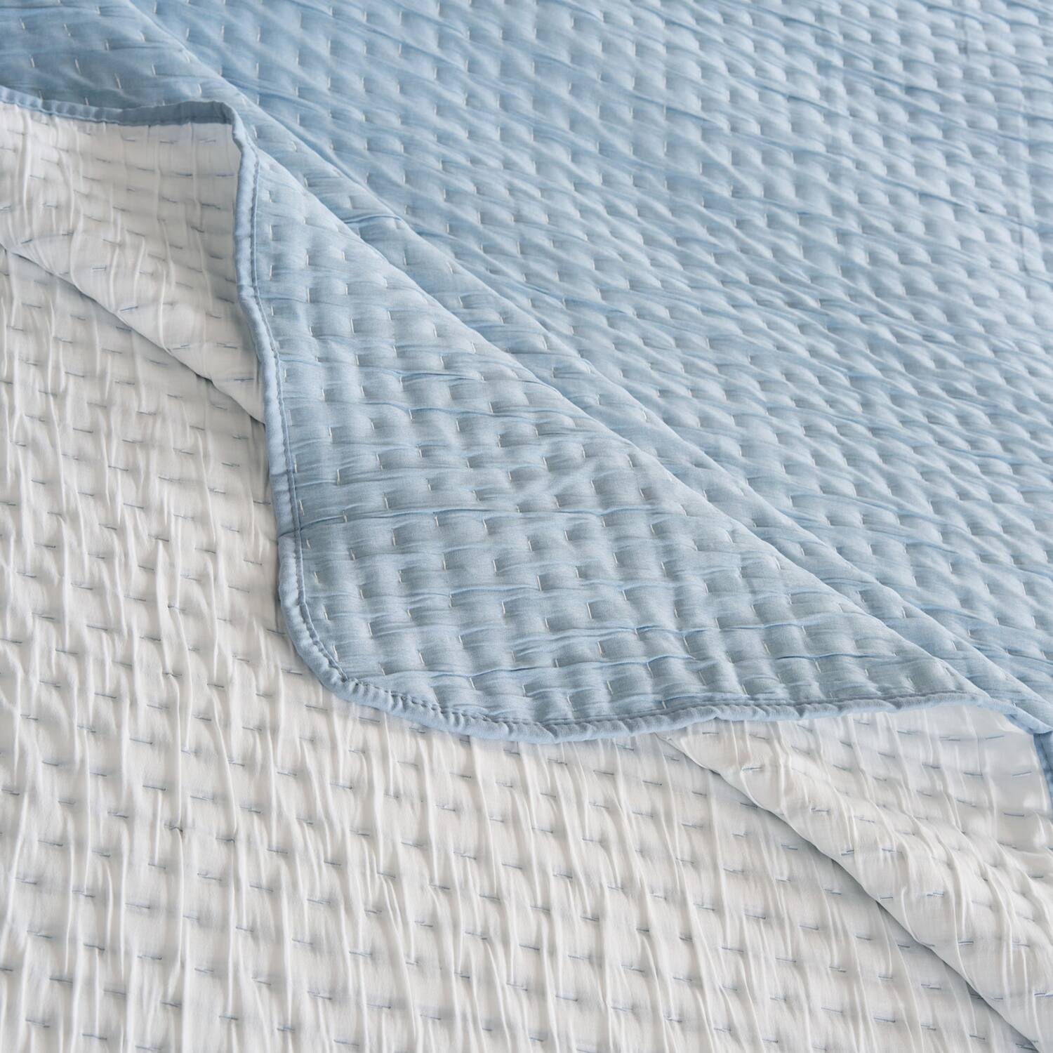 Left. Greenland Home Fashions - Greenland Home Fashions Homestead 100% Woven Polyester Jacquard 3-Piece Full/Queen Coverlet Set Sky Blue - Sky Blue.