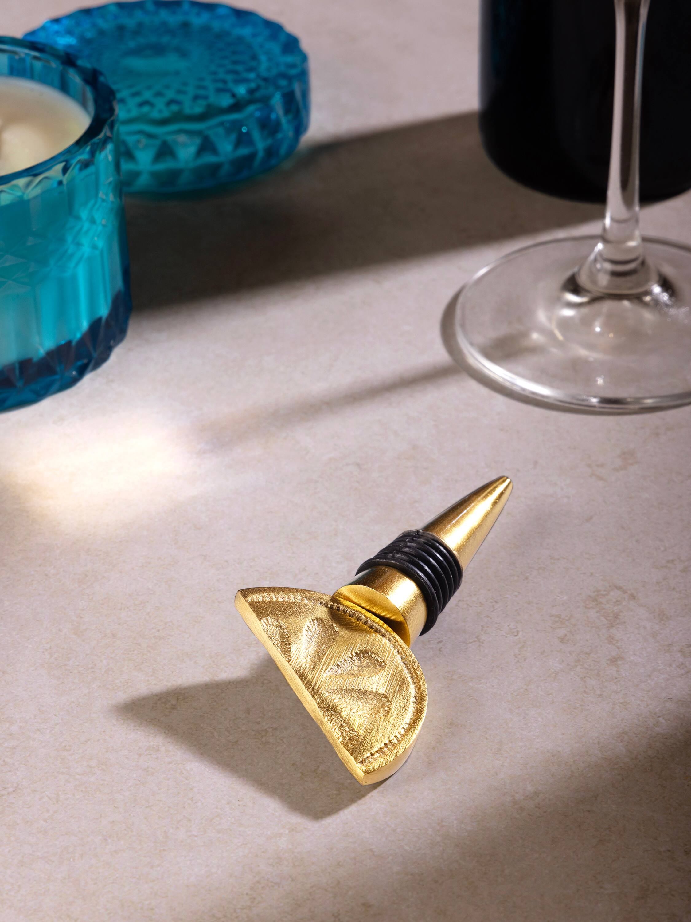 Angle. GAURI KOHLI - Trellis Wine Bottle Stopper - Matte gold.