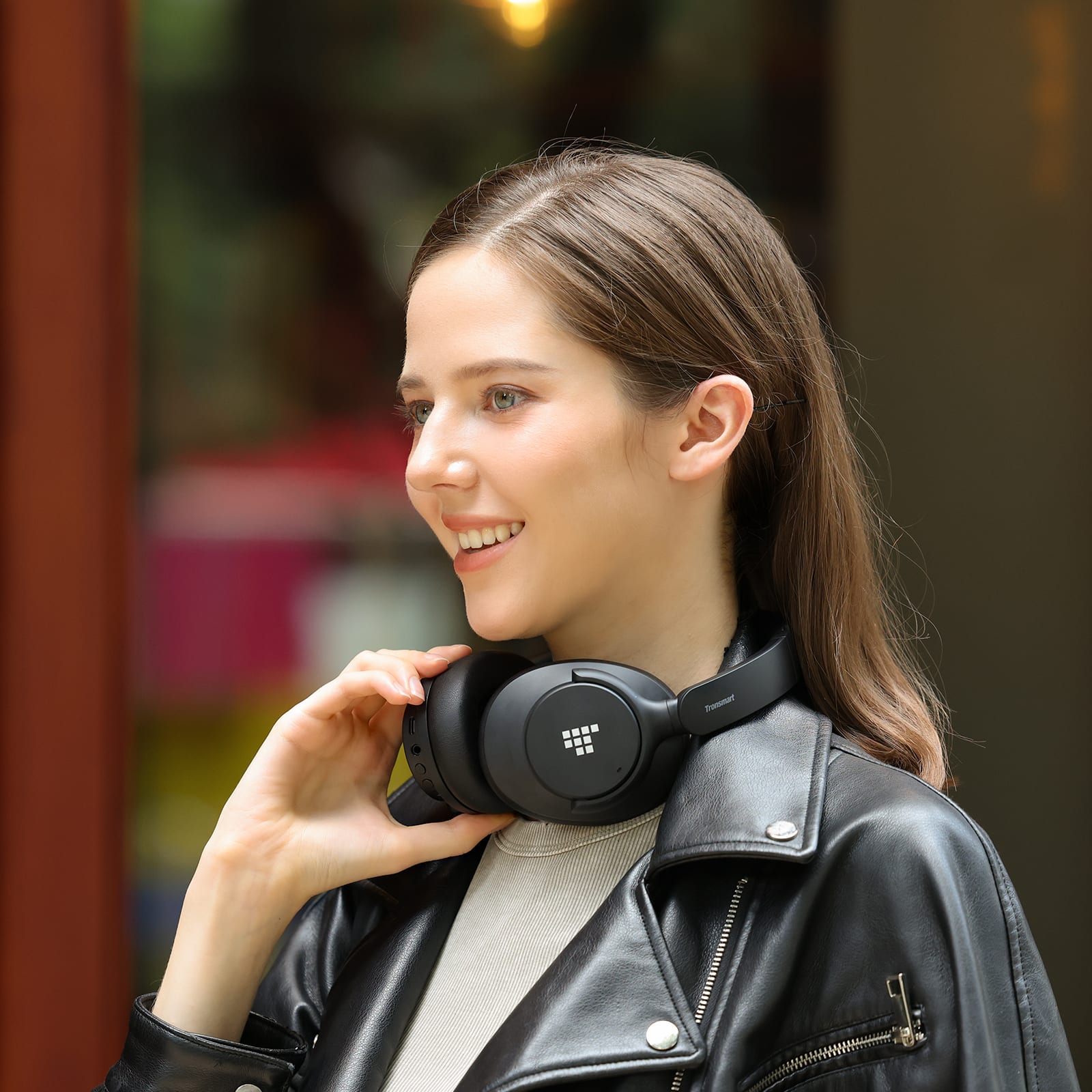 Alt View 16. Tronsmart - Q20S Hybrid Active Noise Cancelling Headphones, Comfort Wireless Over-Ear Headsets, 60H Playtime, Hi-Res Audio Deep Bass - Black.