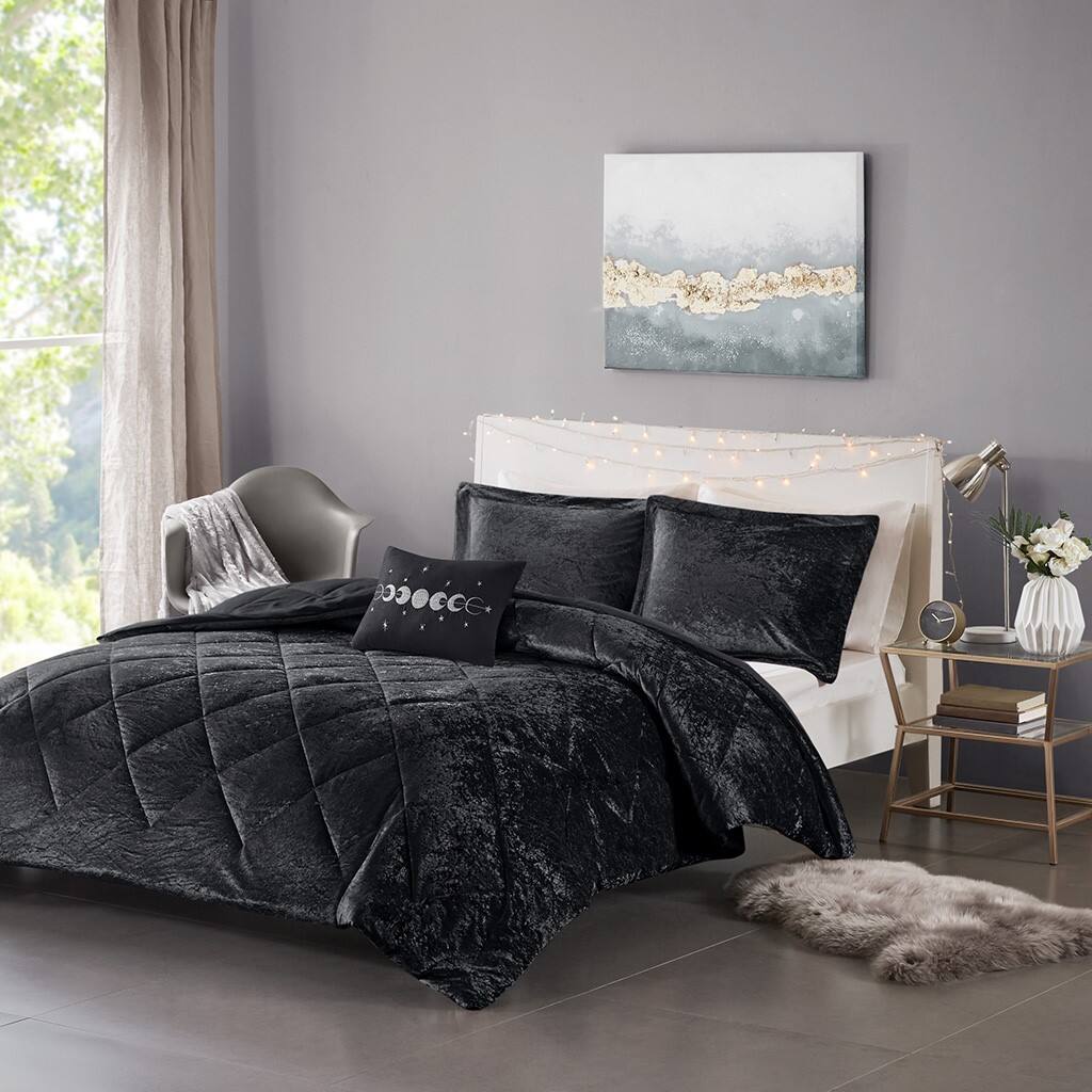 Alt View 1. Gracie Mills - Gracie Mills Andrea Duvet Cover Set with Throw Pillow - Black.