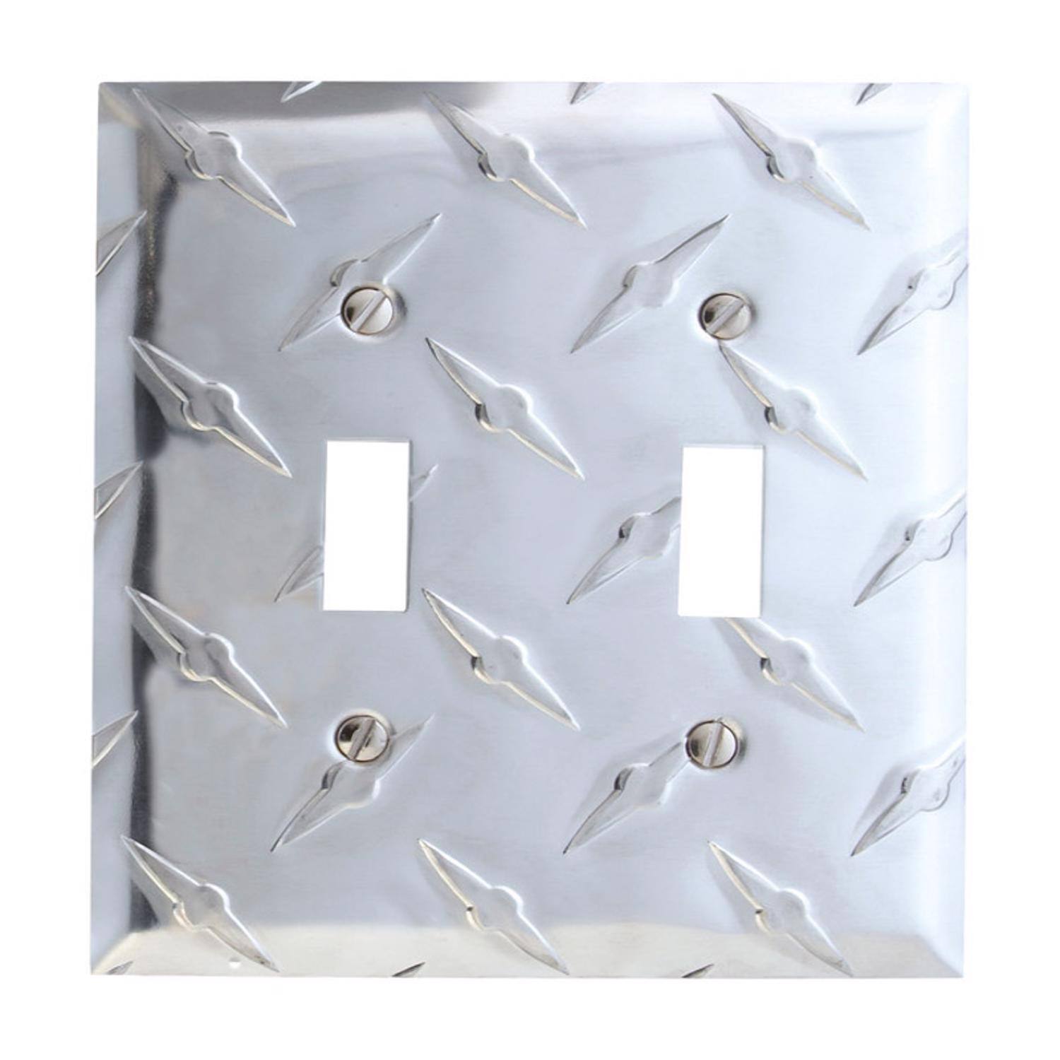 Angle. AMERELLE - Amerelle Diamond Silver 2 gang Stamped Aluminum Toggle Wall Plate 1 pk - Silver.
