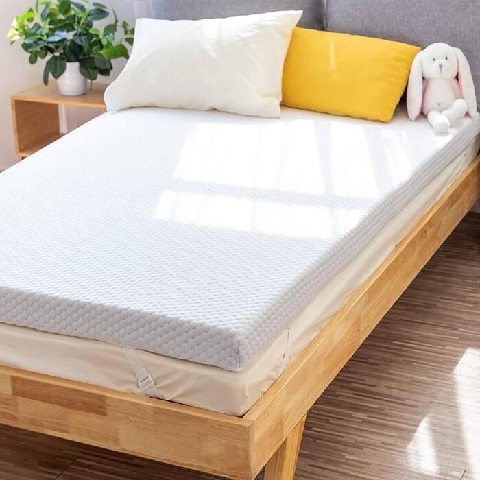 Front. Hivvago - Twin size 3-inch Memory Foam Mattress Topper with Removeable Baffle Box Cover - White.