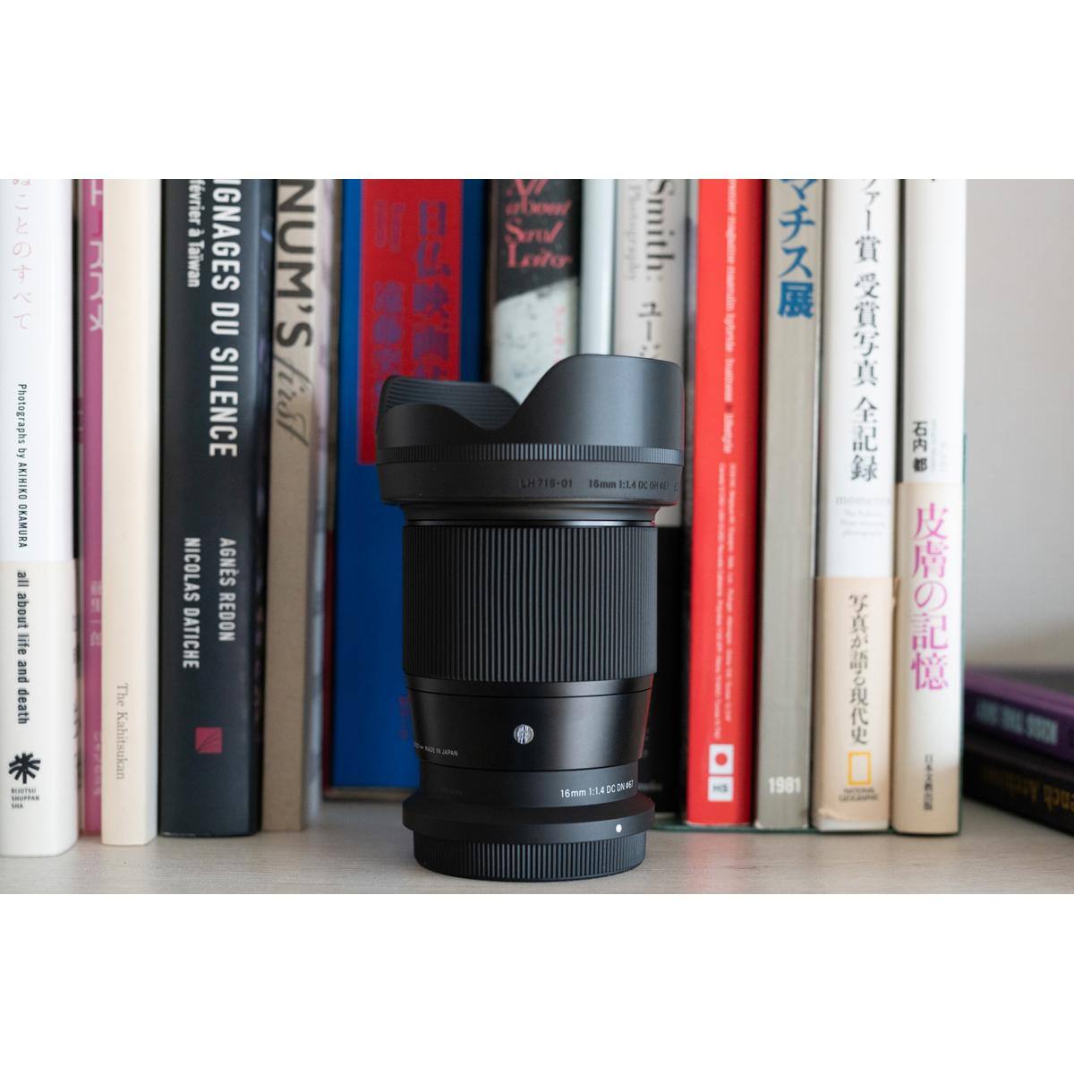 Photographs by KINIKO OKAMURA all about life and death  
The Kahitsukan  
IGNAGES DU SILENCE  
NUM'S  
NICOLAS AGNIES DATICHE REDON  
1981  

LH716-01  
15mm f/1.4  
16mm f/1.4