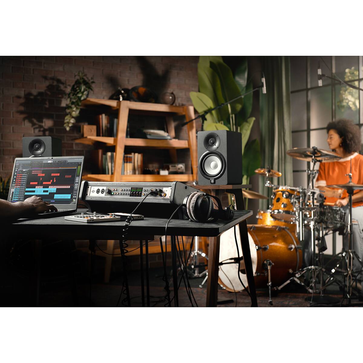 Alt View 3. Universal Audio - Universal Audio Volt 876 24x28 USB Rackmount Audio Interface.