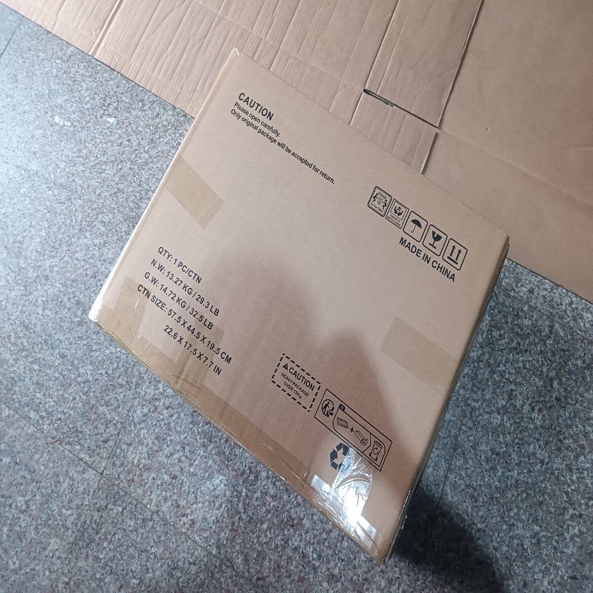CAUTION  
Please open carefully. Only original package will be accepted for return.  
CTN N.W: 13.27KG/29.3LB  
QTY: 1PC/CTN  
CTN SIZE: 57.5X44.5X19.5CM (22.6X17.5X7.7IN)  
G.W: 14.72KG/32.5LB  
MADE IN CHINA