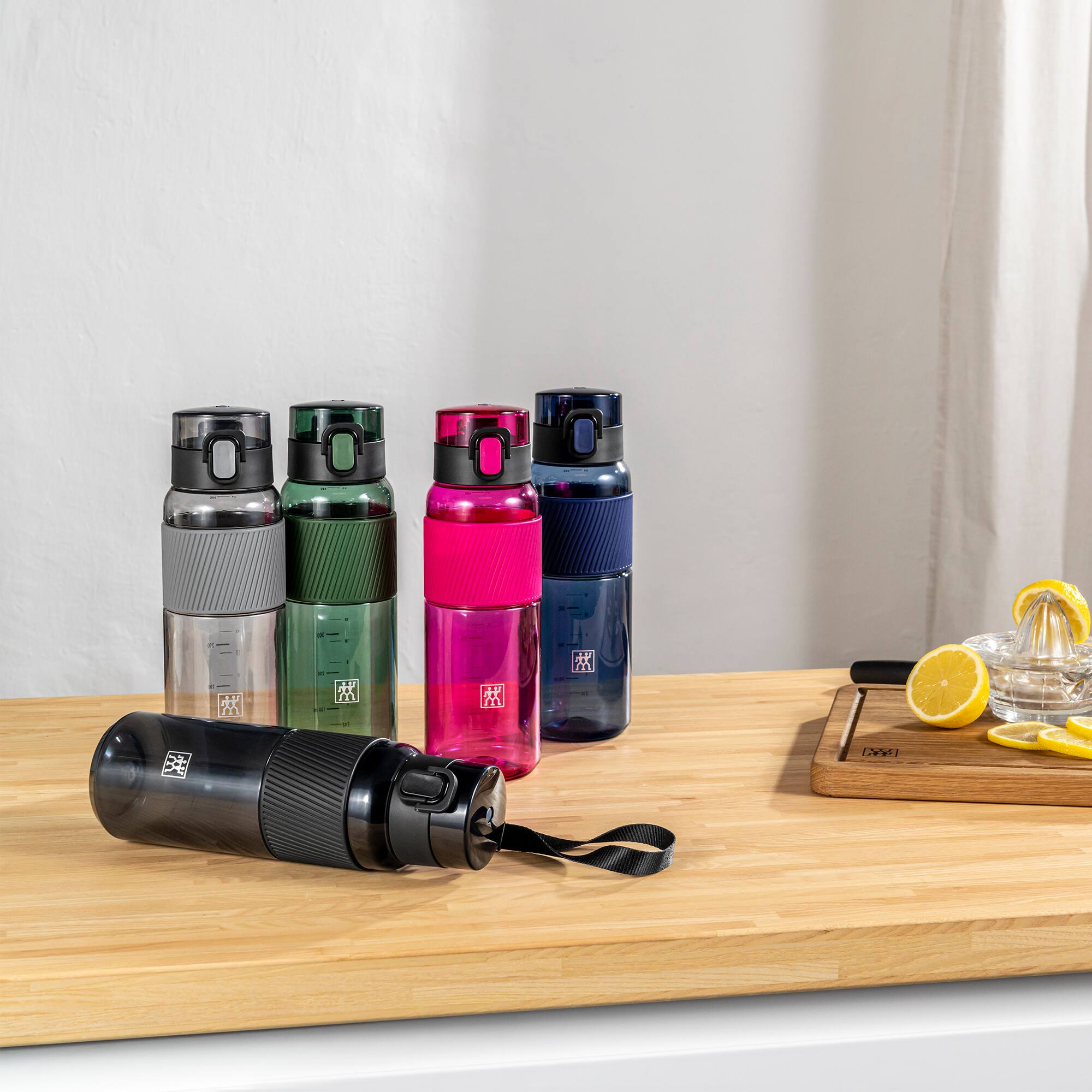 Alt View 4. ZWILLING - ZWILLING Tritan 24-ounce Water Bottle - Black - Black.