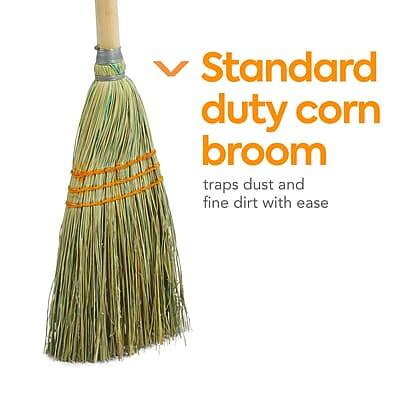 Standard duty corn broom  
traps dust and fine dirt with ease