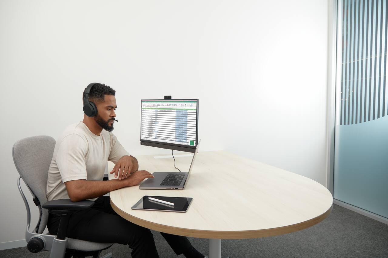 Alt View 5. Belkin - SoundForm Adapt Wireless Over-Ear Headset for Work, Play, & Travel with Boom Mic for iPhone, PC, Mac, and More - Black.