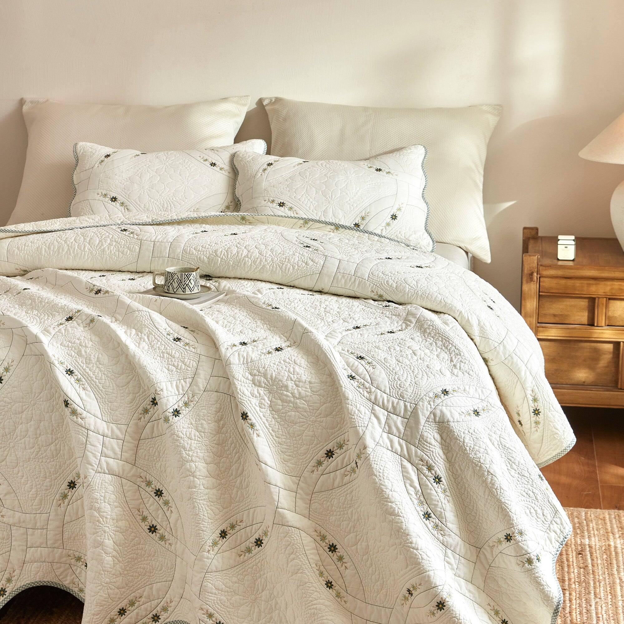 Back. MarCielo - Marcielo 3 Pieces Lightweight Cotton Quilt Bedspread Set – European Cottage Floral - White.
