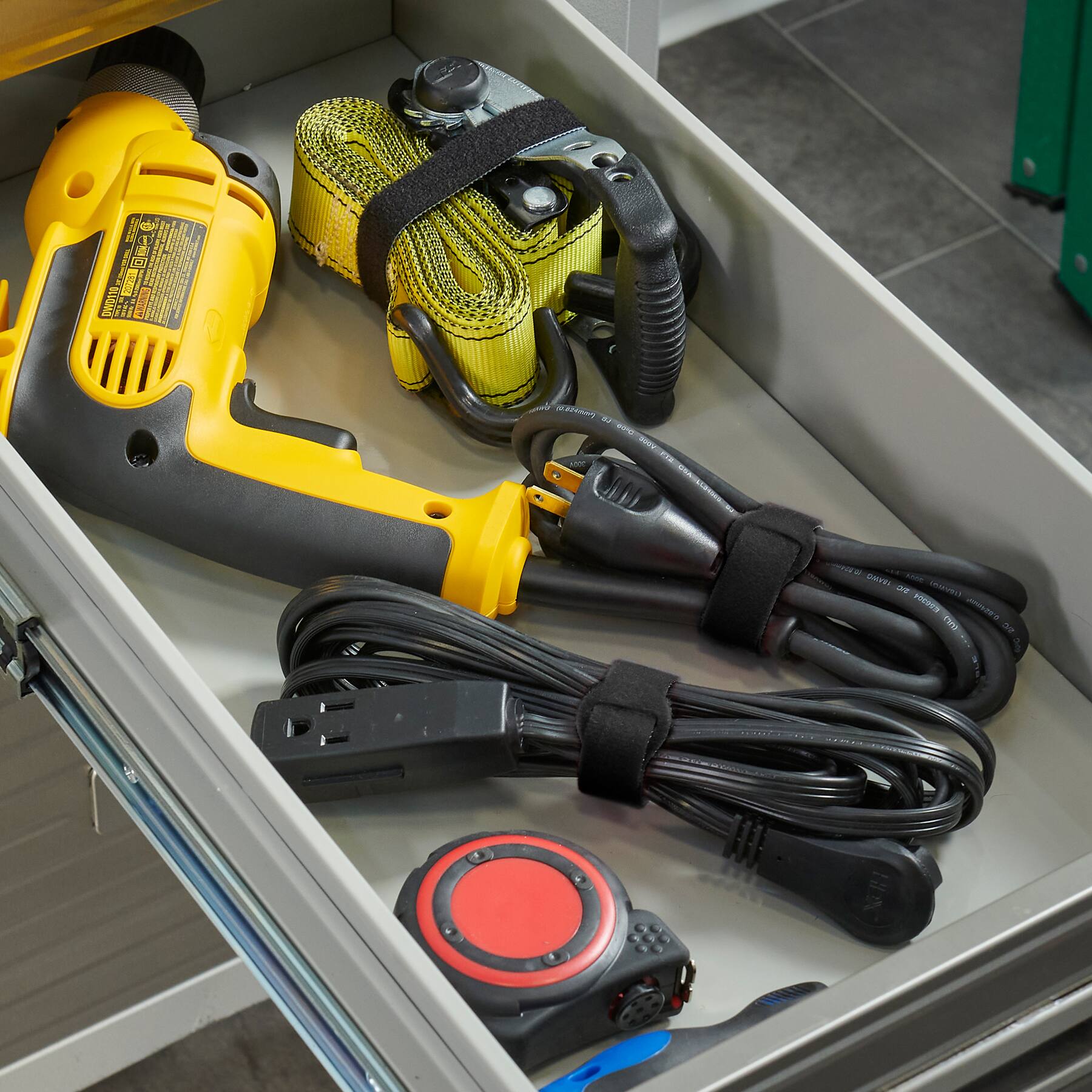 The text on the image reads "I da I I I I I I iNd i i I r SER e rm." However, it seems to be a random combination of letters and words without any coherent meaning.