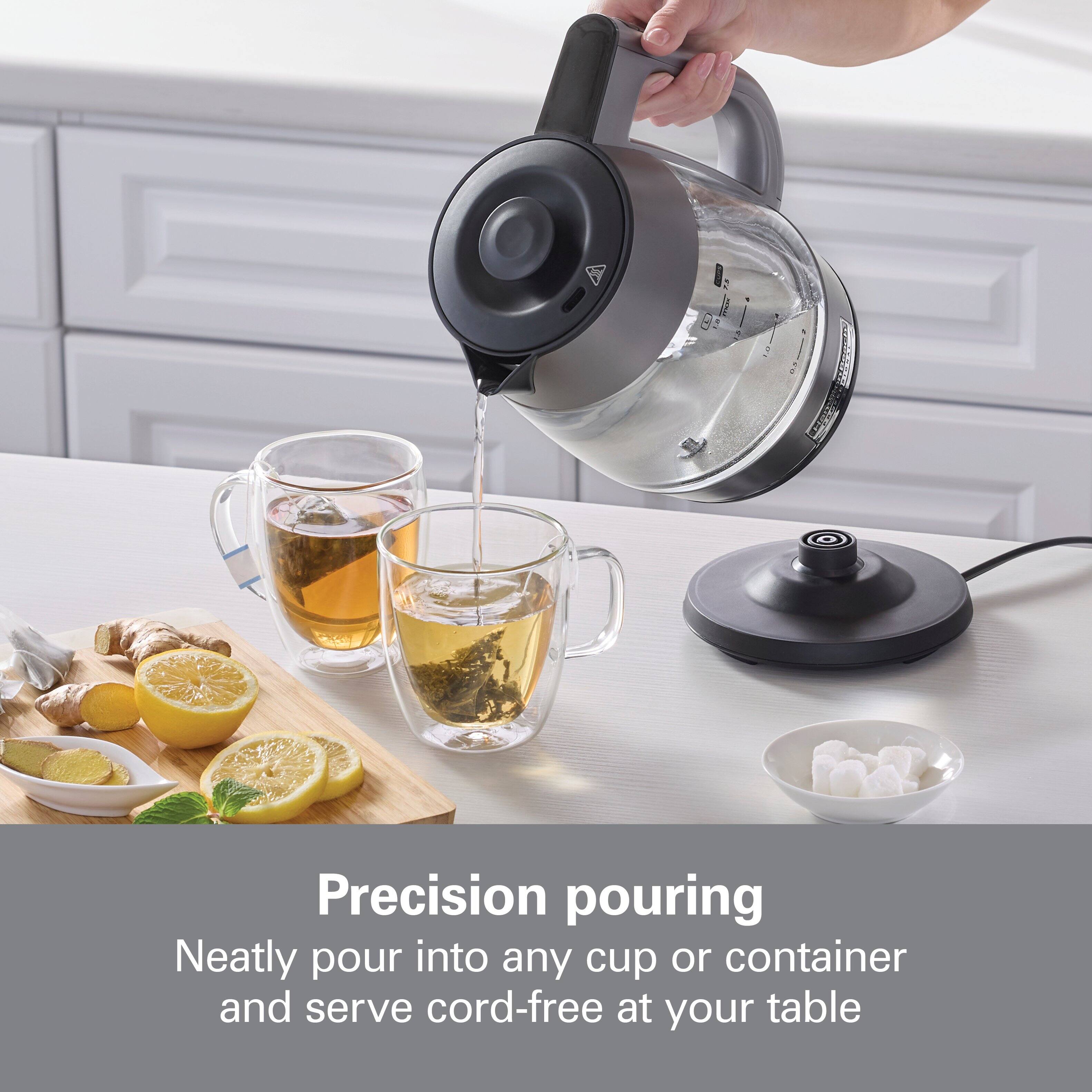 Precision pouring  
Neatly pour into any cup or container and serve cord-free at your table