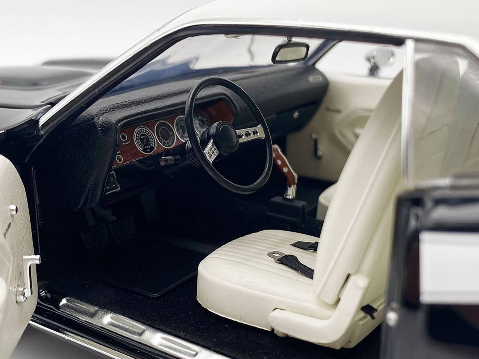 Back. ACME - 1972 Plymouth Cuda 340 Black with White Stripes Top and Interior Limited Edition to 490 pieces Worldwide 1/18 - Black and White.