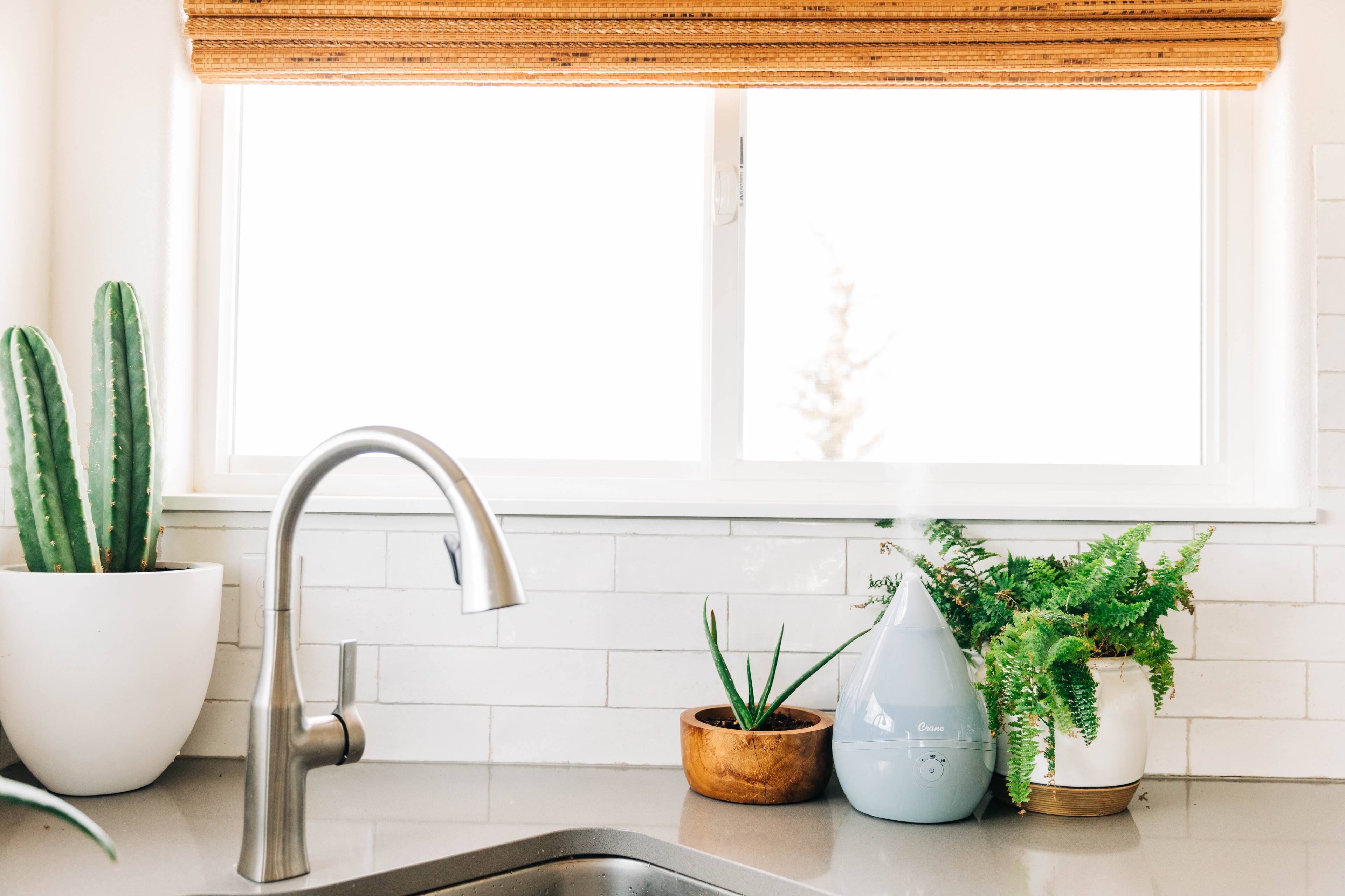 Top. CRANE - 0.5 Gal. Droplet Ultrasonic Cool Mist Humidifier - Gray.