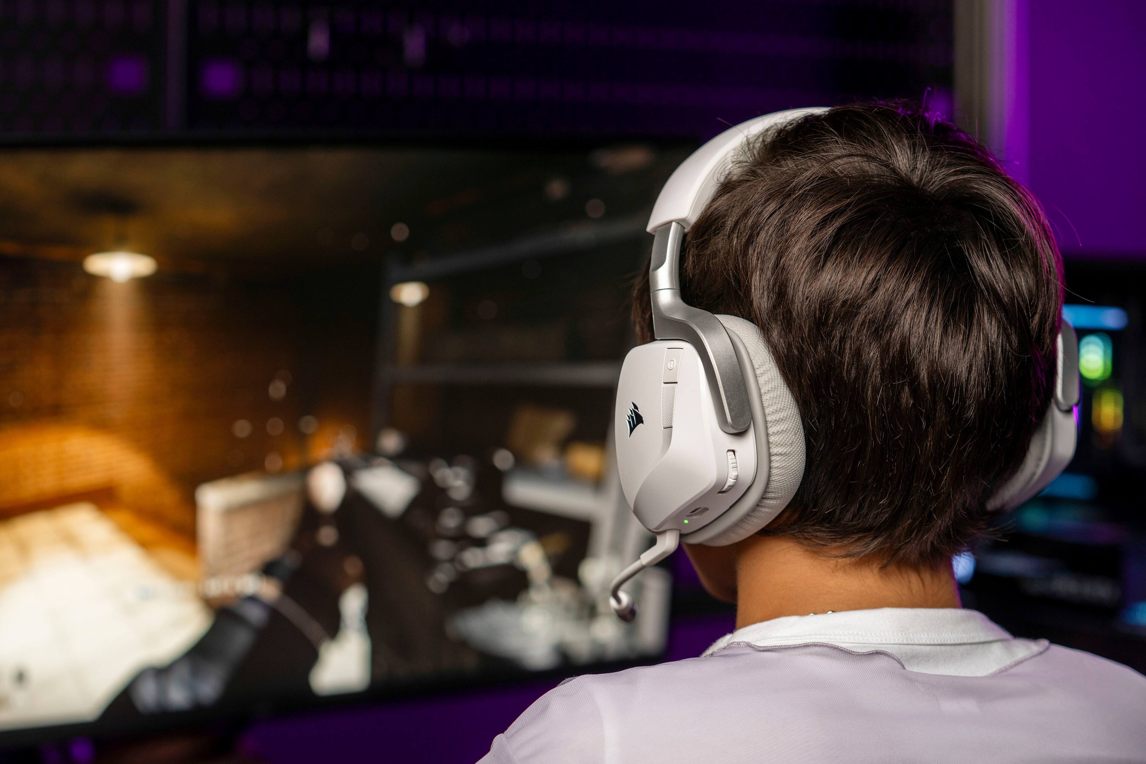 Alt View 12. CORSAIR - VOID v2 Wireless Gaming Headset for PC, PS5, PS4, Nintendo Switch, and Mobile - White.