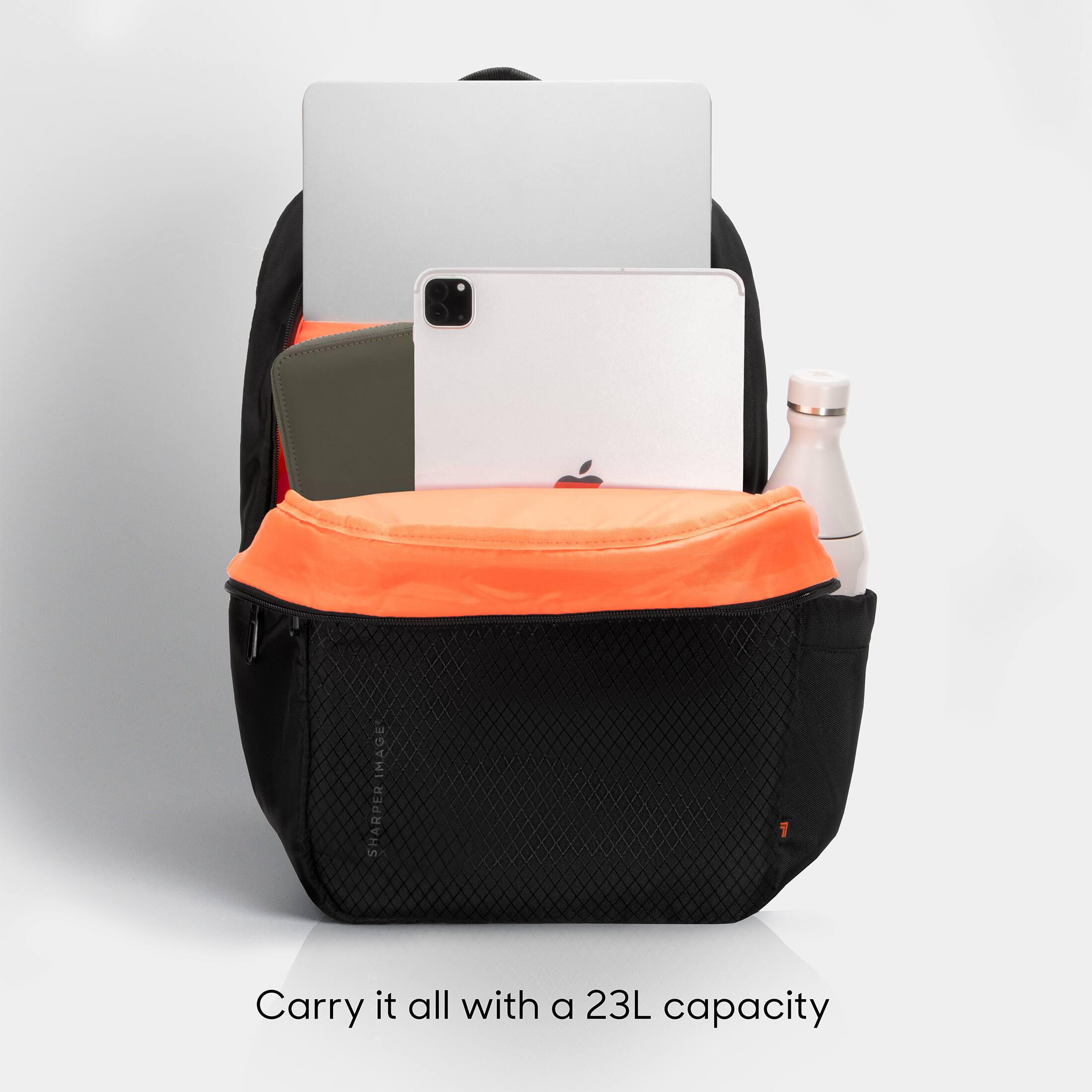 MAGE IM SHARPER  
Carry it all with a 23L capacity