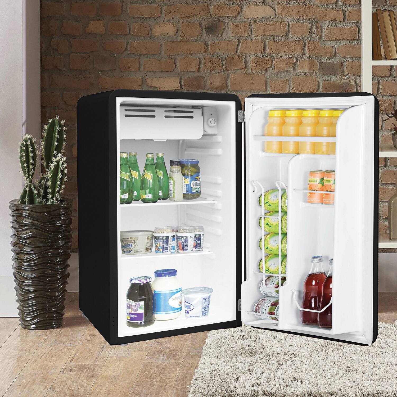 Back. Frigidaire - 3.2 Cu Ft 60W Retro Compact Refrigerator - Black.