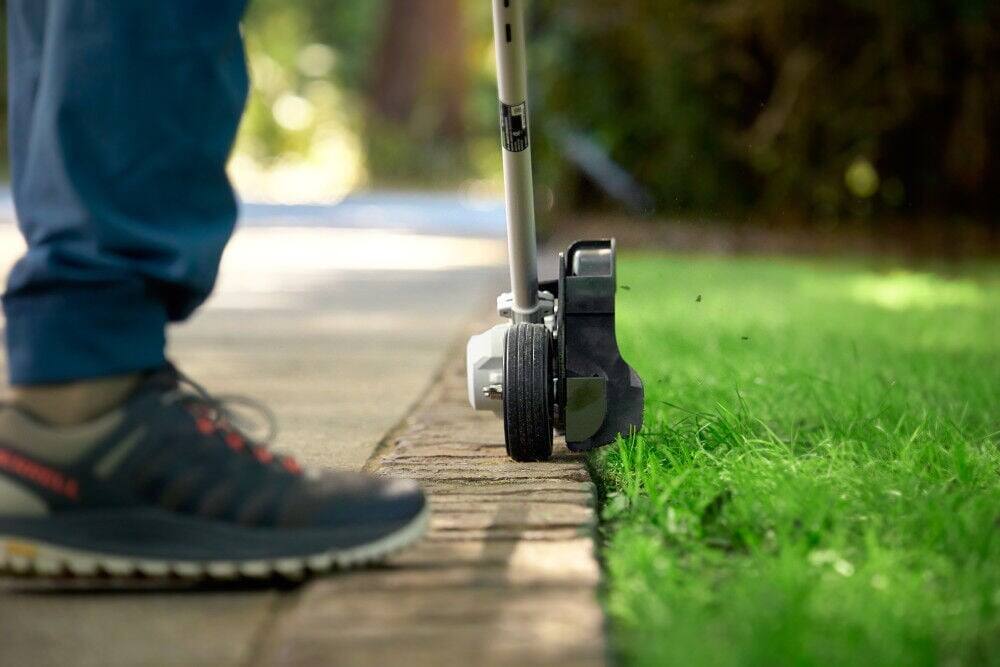 Alt View 4. Greenworks - Greenworks 2x24v 8" Brshless Edger 2701202 - Green.