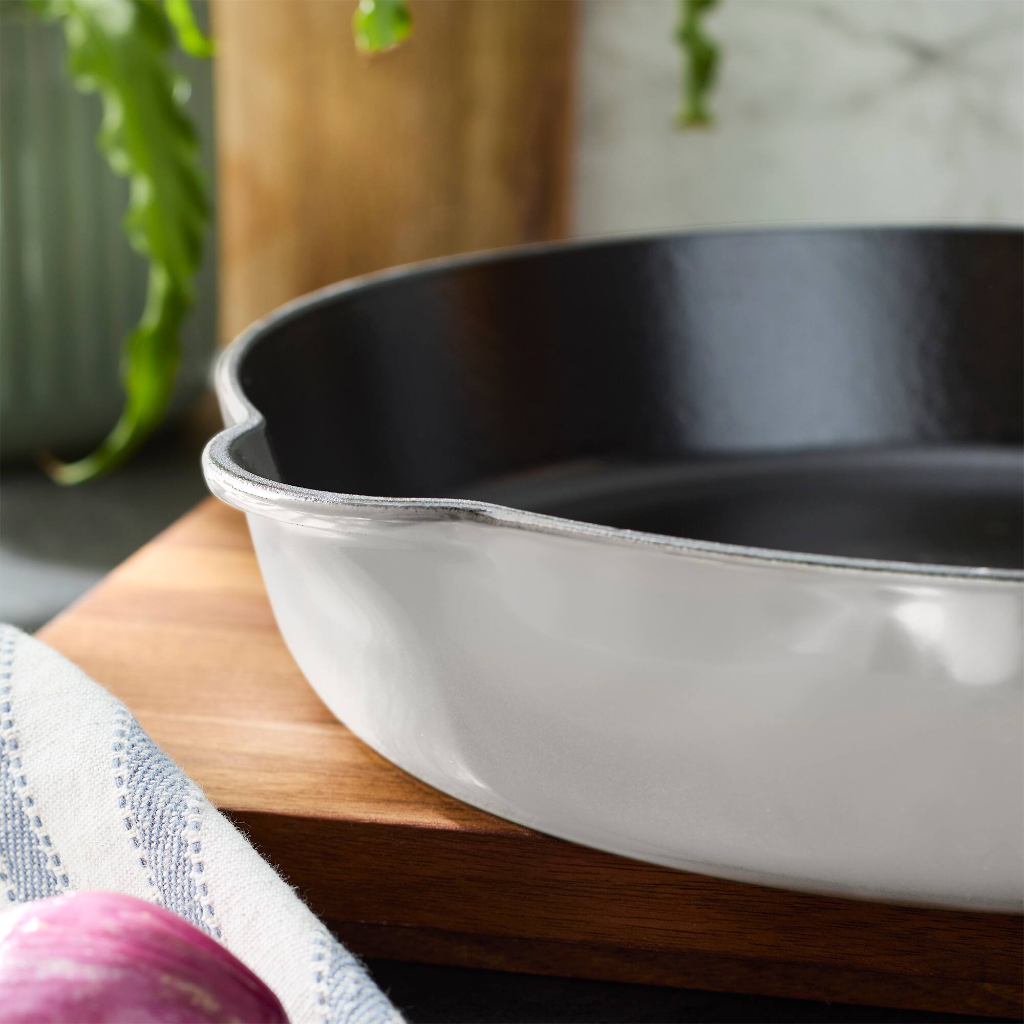 Alt View 3. Staub - Staub Cast Iron 11-inch Traditional Skillet - White Truffle - White Truffle.