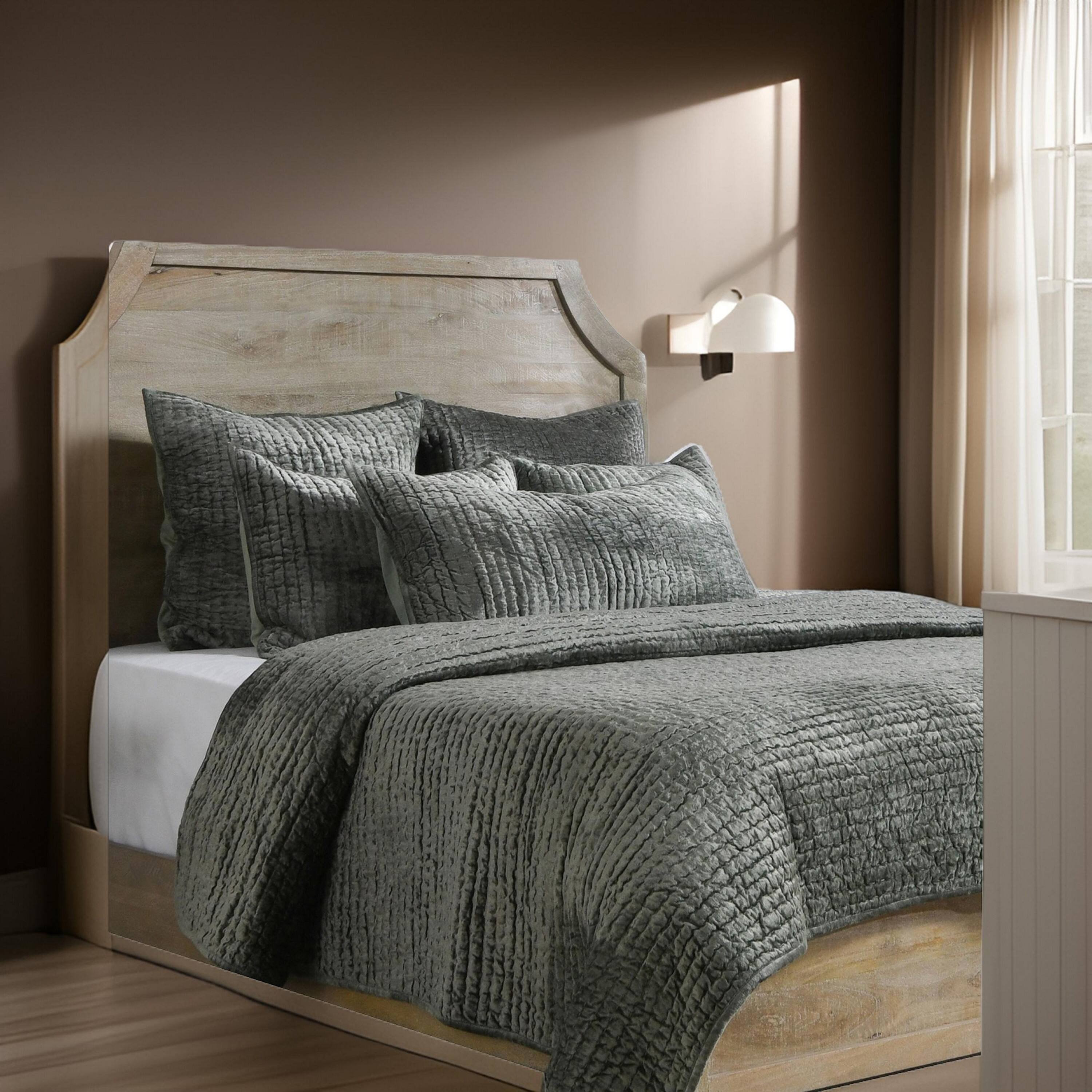 Alt View 2. Manhattan Lane - Lipa 96 x 108 Hand Stitched King Quilt with Polyfill, Velvet - Green.