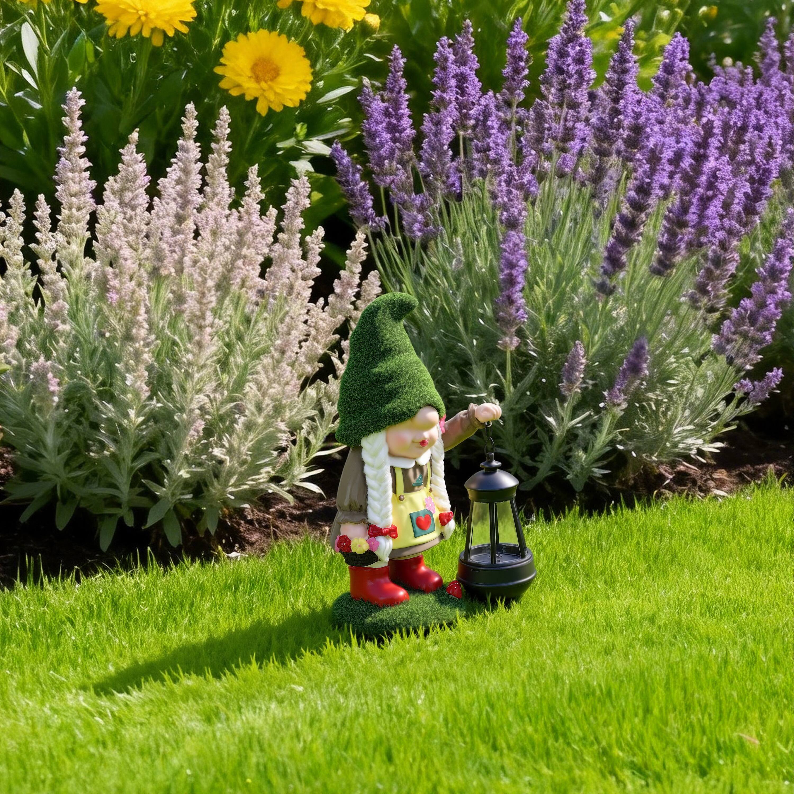 Angle. Techko - Gartenlicht Greta Outdoor Solar Lantern Gnome Statue with Integrated LED Lantern.
