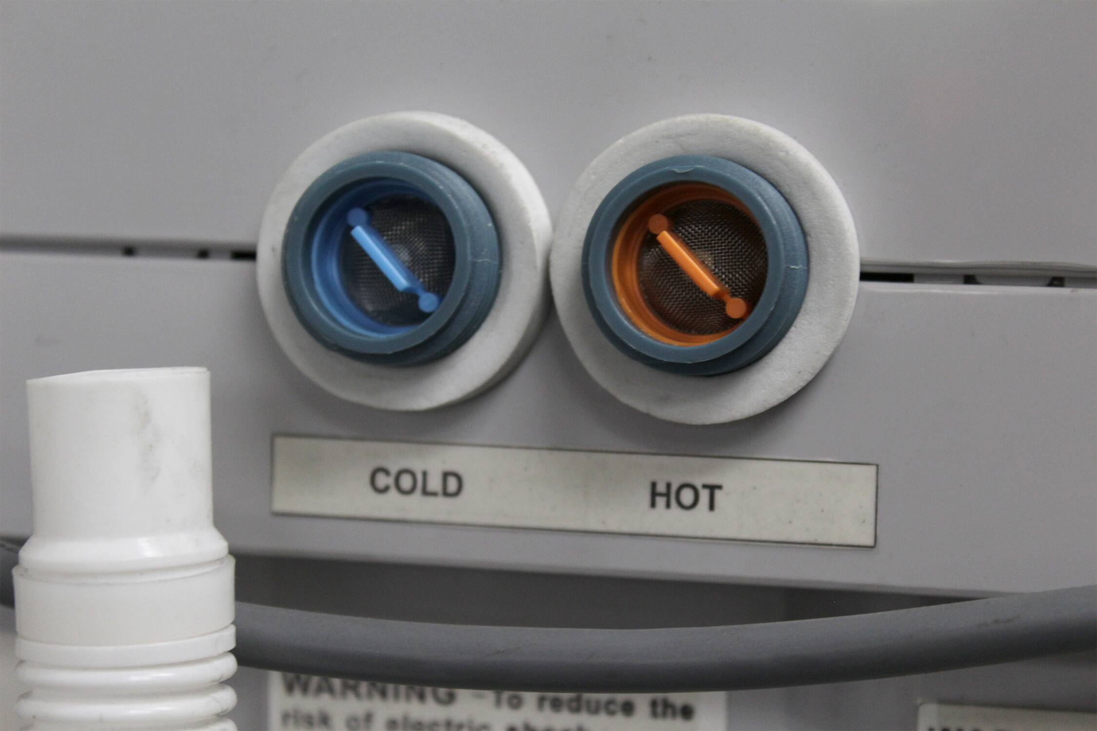COLD HOT WARNING To reduce the risk of electric shock