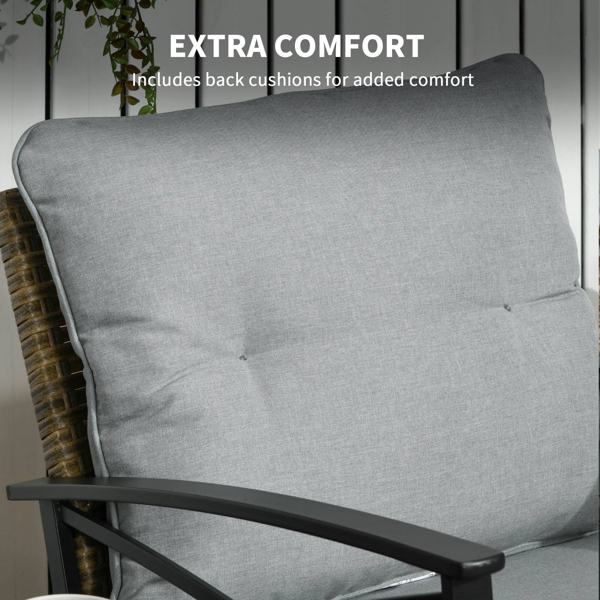 EXTRA COMFORT
Includes back cushions for added comfort
