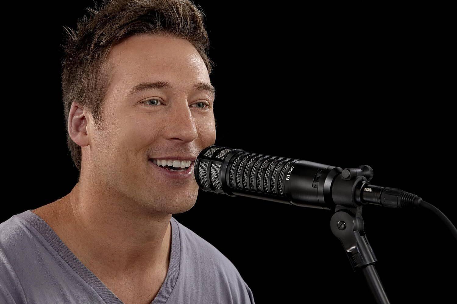 Angle. Electro-Voice - Electro-Voice RE320 Large Diaphragm Dynamic Vocal Microphone.