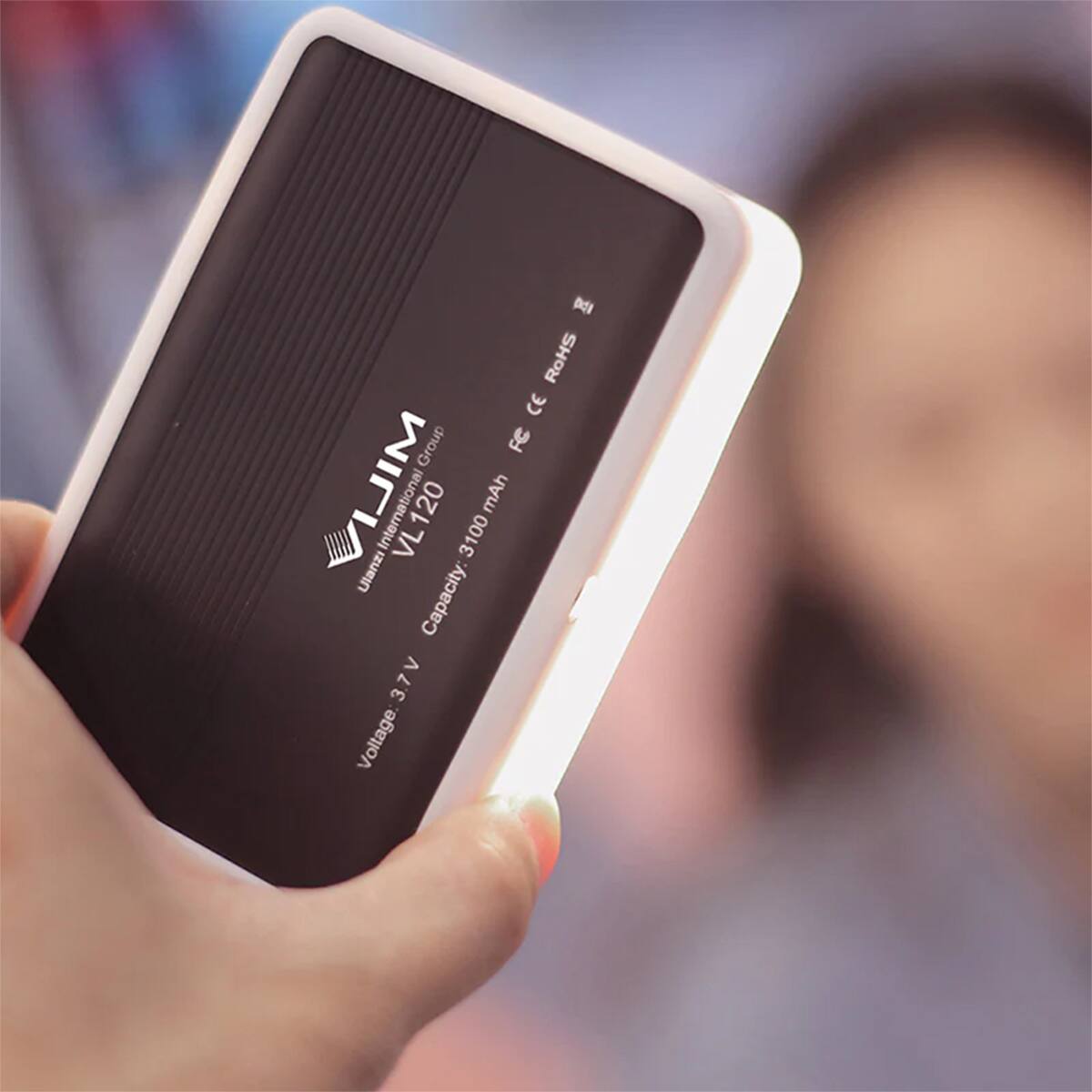 RoHS CE Group FC MILI Ulanzi International VL120  
Capacity: 3100 mAh  
Voltage: 3.7V