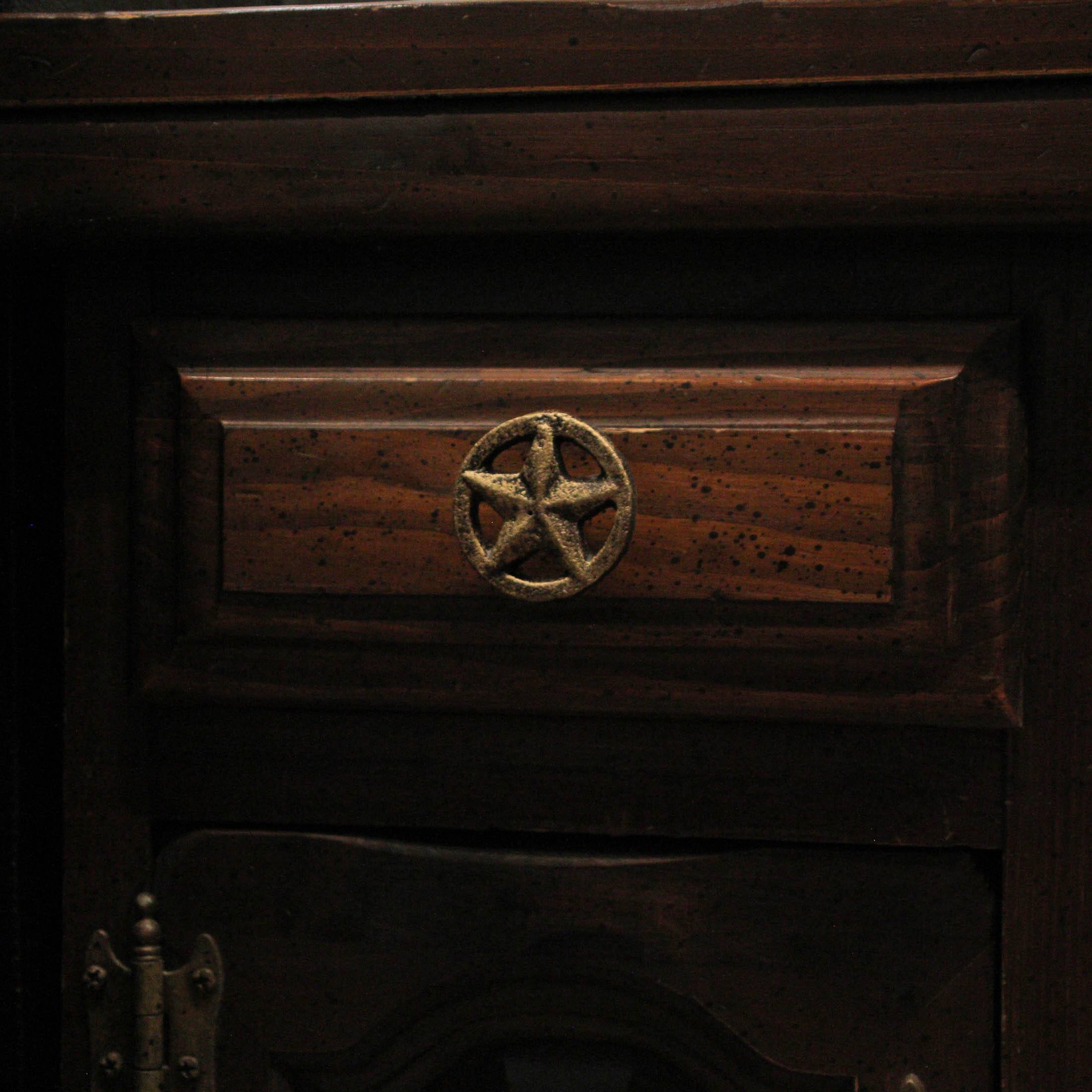 Alt View 3. Zeckos - Set of 12 Antique Gold Western Star Cast Iron Knobs - 2" - Drawer Pulls - Gold.