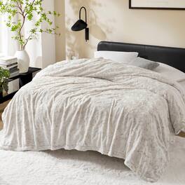 Gracie Mills - Virelle Faux Fur Blanket - Snow Leopard