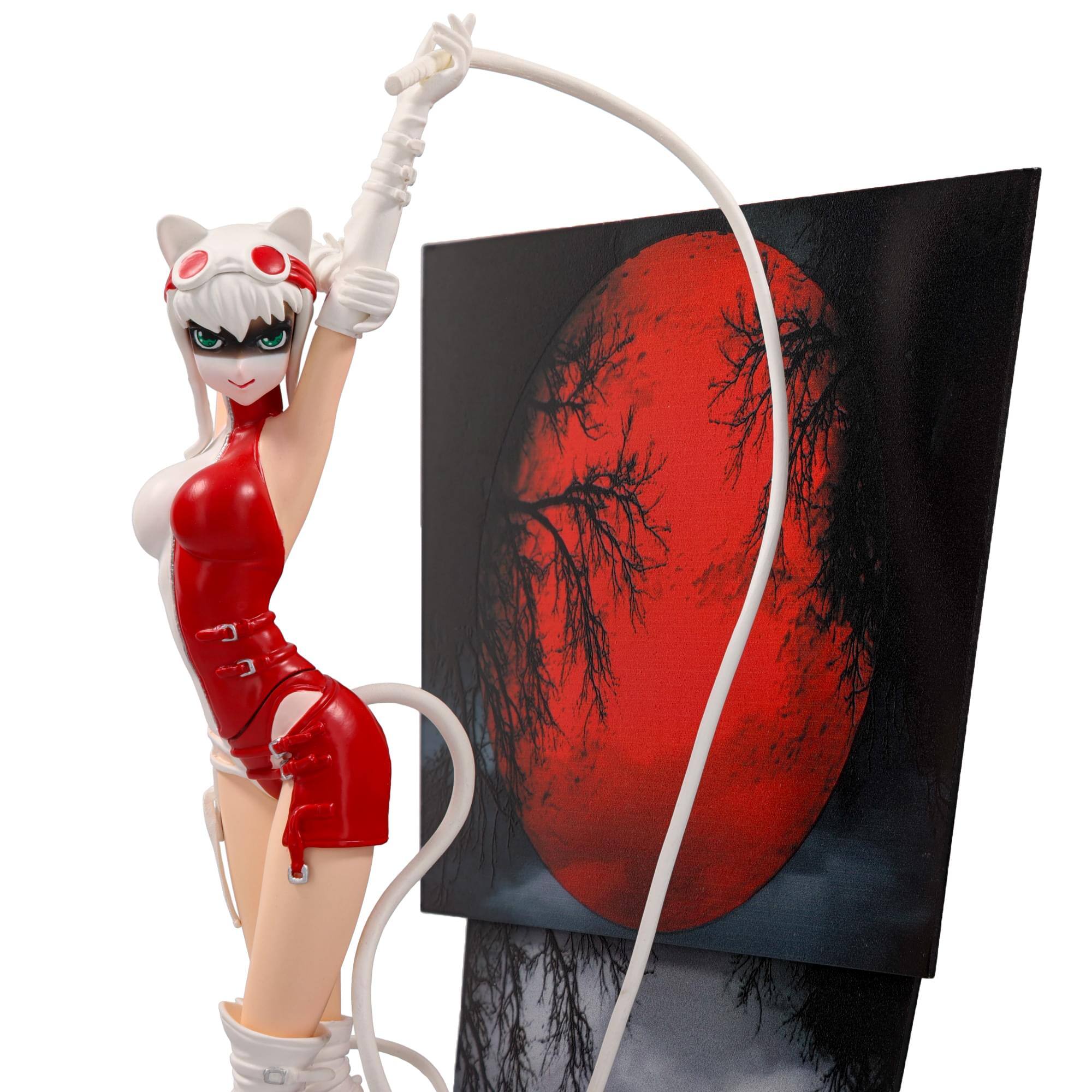 Alt View 3. Factory Entertainment - DC Comics Catwoman 10 Inch Ame-Comi Premium Motion Statue - Kabuki Variant - Black.