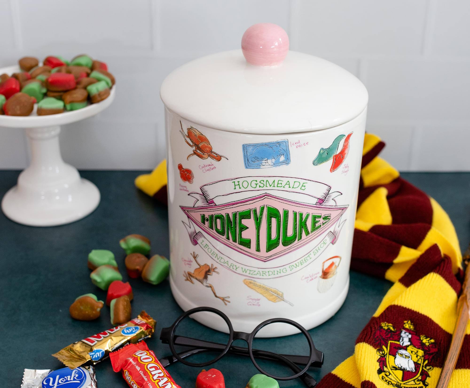 Hogsmeade Honeydukes  
Legendary Wizarding Sweet Shop  

Cockroach Clusters  
Honeydukes  
York Chocolate  
Do Gran  
York