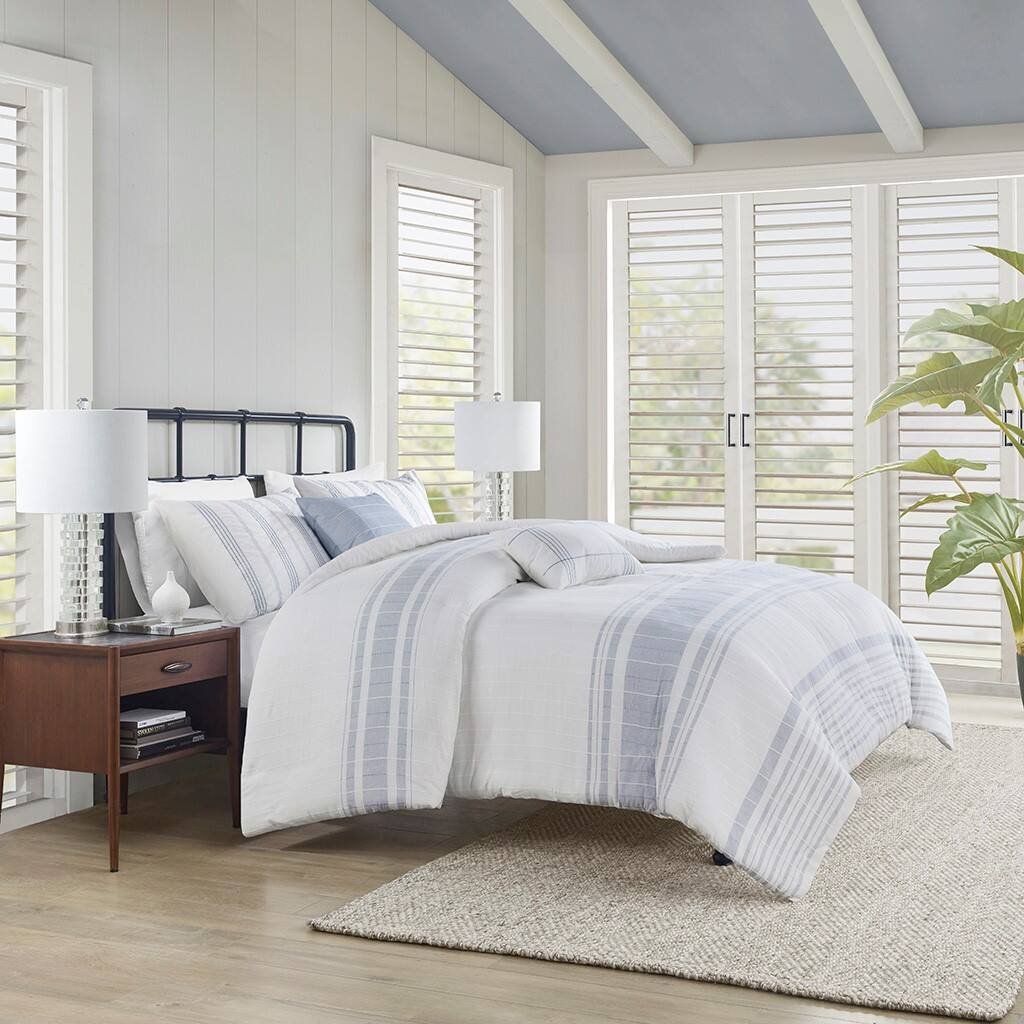 Alt View 1. Gracie Mills - Gracie Mills Ellison 5-Piece Stripe Cotton Jacquard Duvet Set - White/Blue.