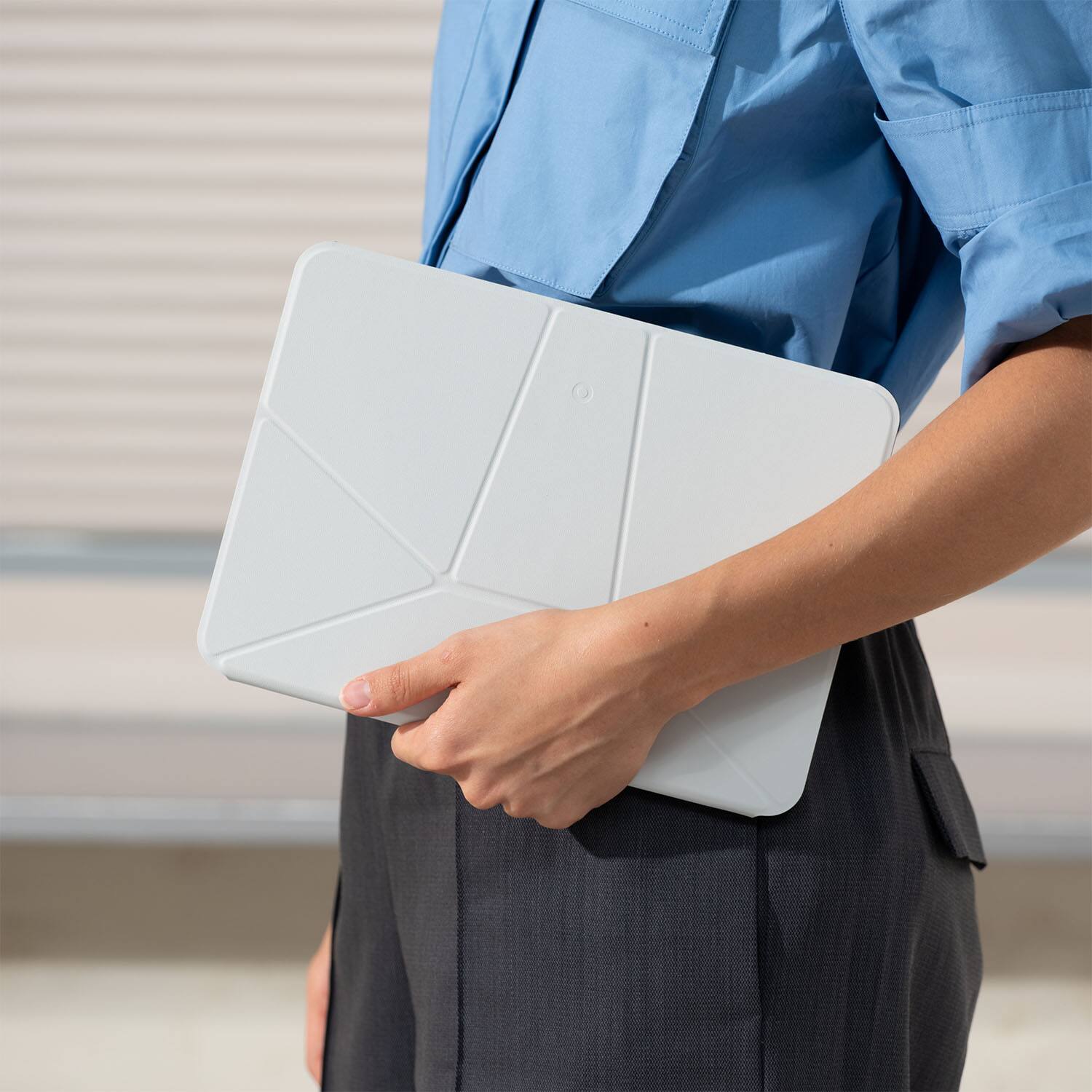Alt View 4. MOFT - Dynamic Folio Case for Apple iPad 11" (10,11 Gen A16) - Misty Cove.