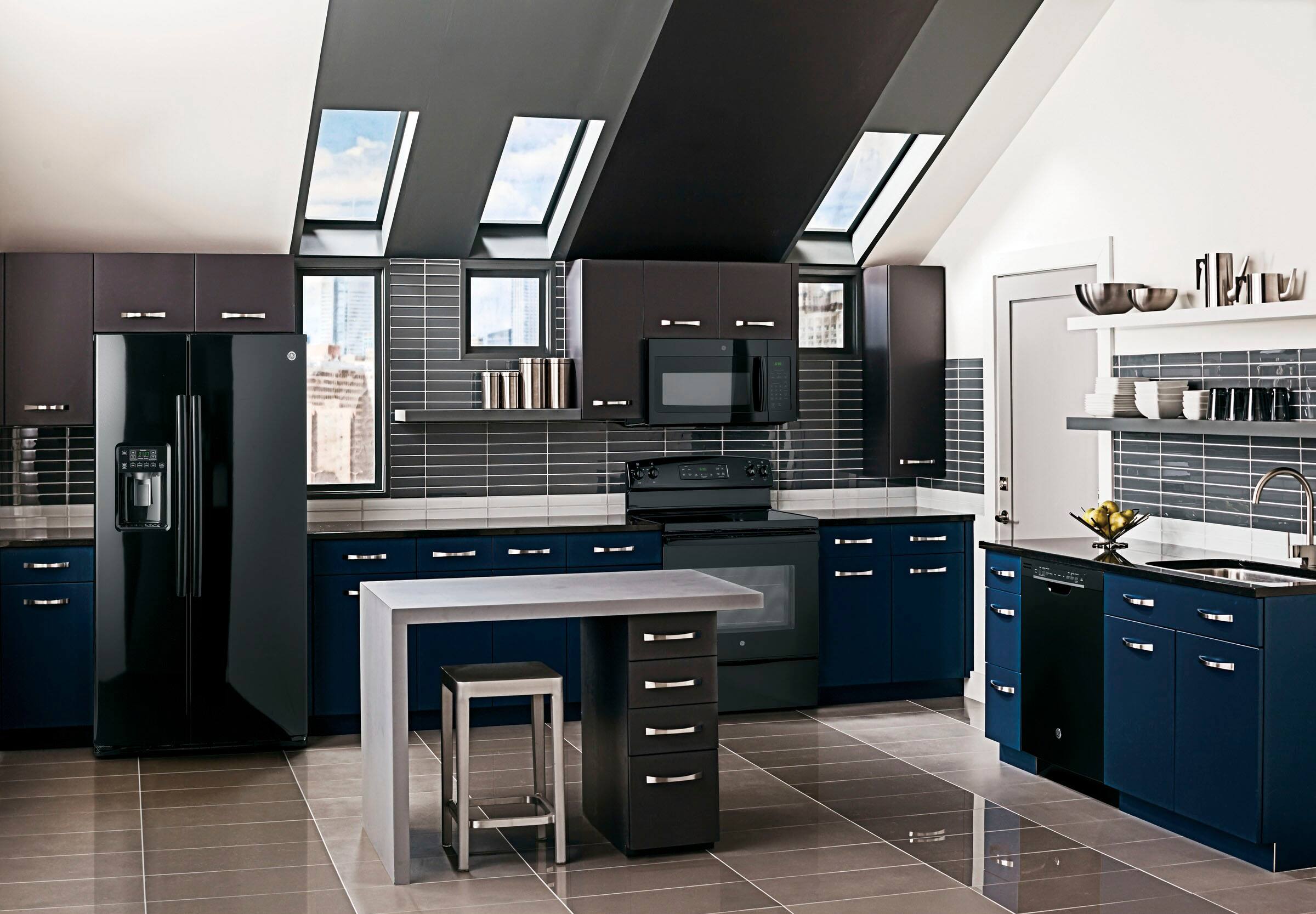 Alt View 19. GE - 1.6 Cu. Ft. Over-the-Range Microwave - Black.