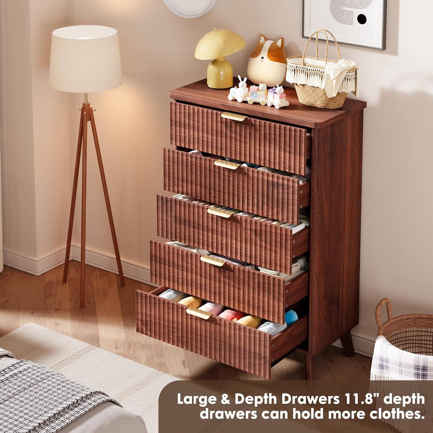 Large & Depth Drawers  
11.8" depth drawers can hold more clothes.