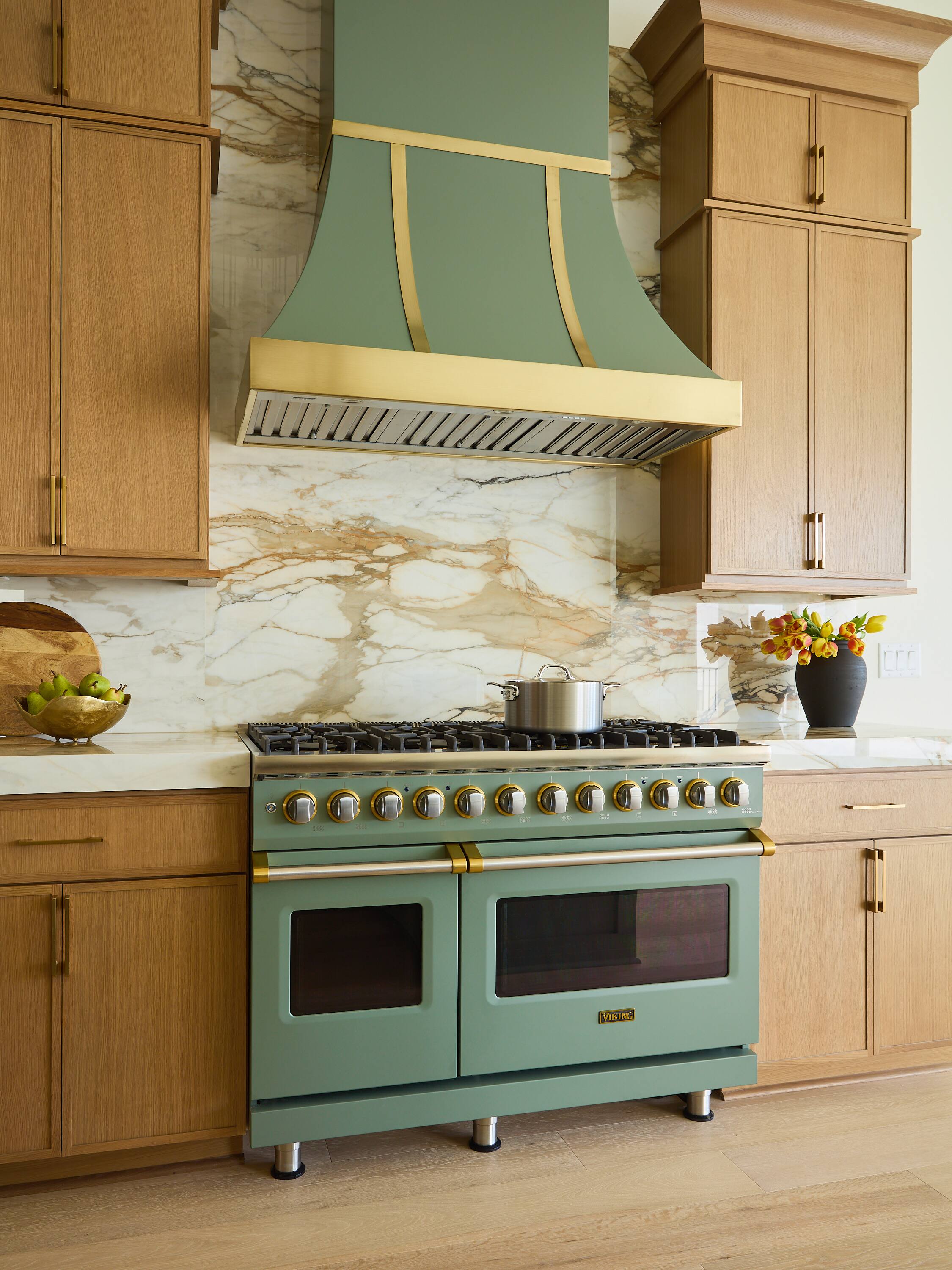 Alt View 13. Viking - 48"W. 8 Burner Pro 5 Series 7.3Cu. Ft. Freestanding Sealed LP Dual Fuel Convection Range/Griddle - Eucalyptus - Eucalyptus.