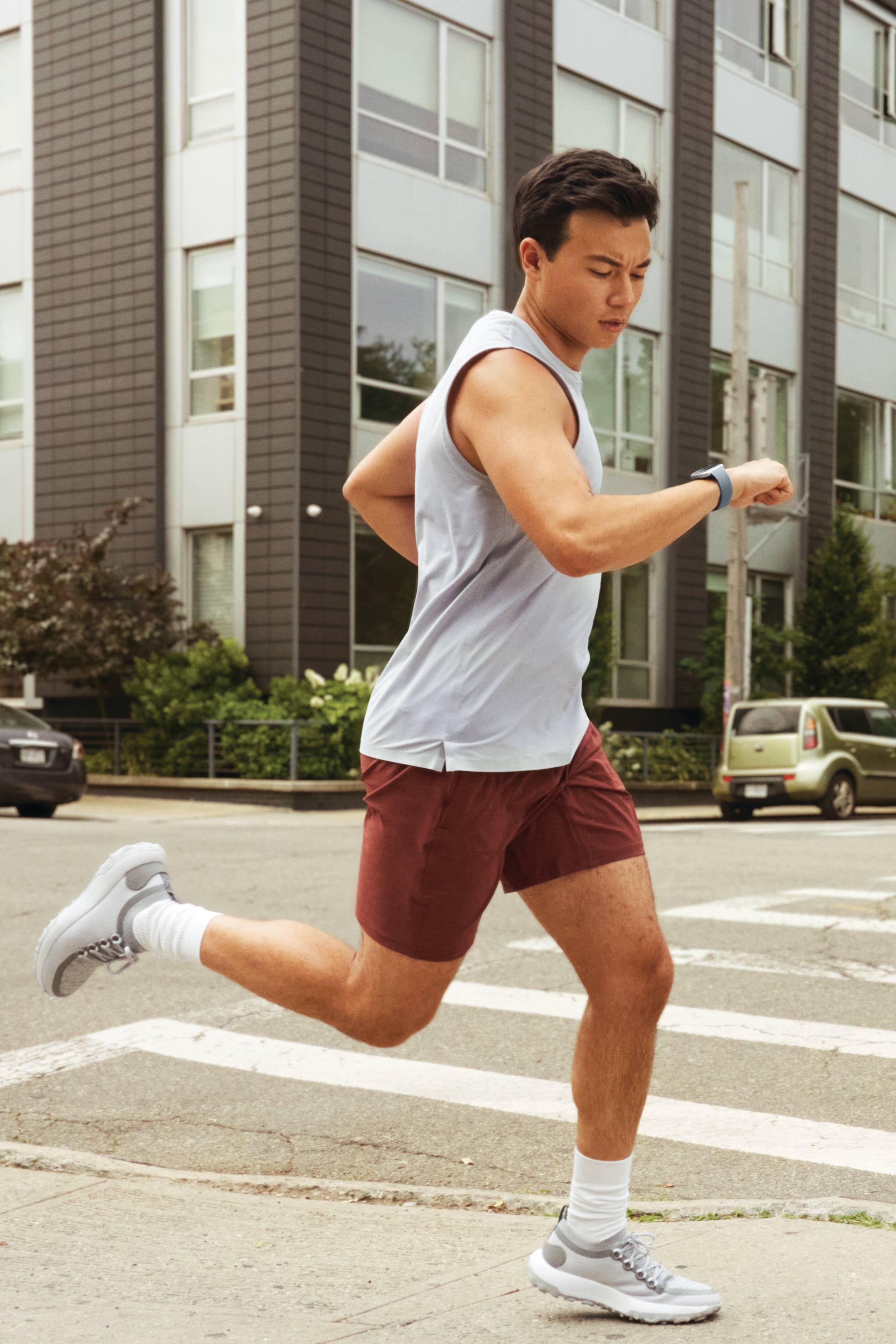 Alt View 4. Google - Fitbit Versa 4 Fitness Smartwatch - Works with Android and iOS - Platinum.