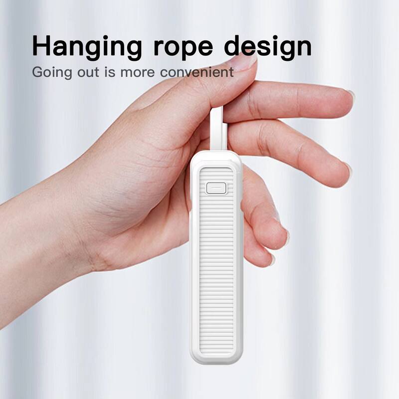 Hanging rope design  
Going out is more convenient