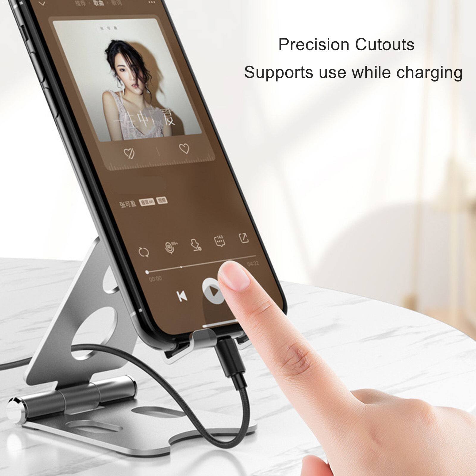Precision Cutouts  
Supports use while charging