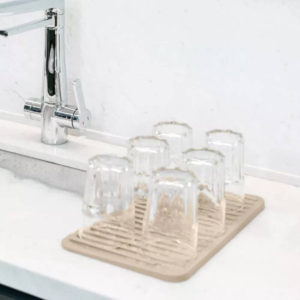 Back. OU - OU Glasses Drying Mat for Kitchen Sink, 13.78" x 8.27" Nonslip Plastic Pad with Grooves - White - White.