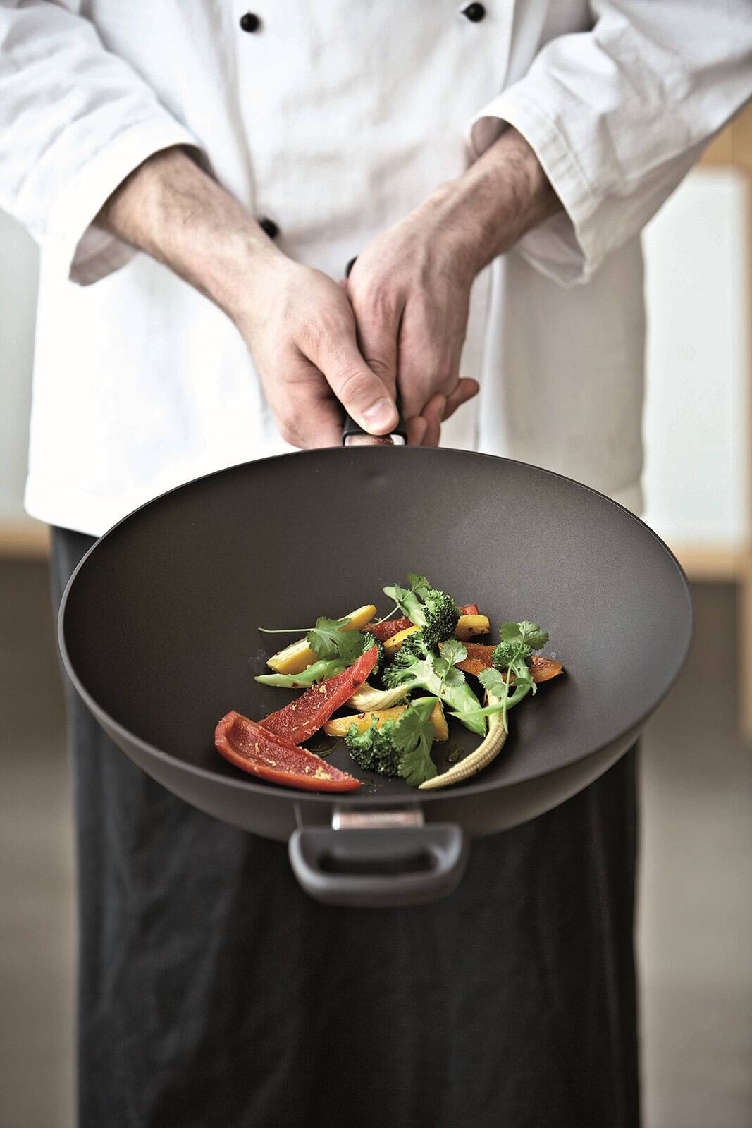 Alt View 3. Scanpan - Classic Induction 12.5-Inch Wok - Black.