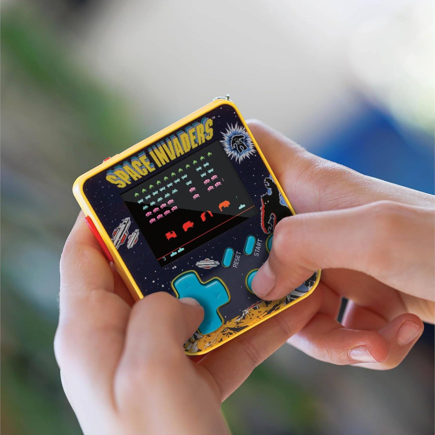 HyperMegaTech Keychain Taito Space Invaders, 1 Built In Game