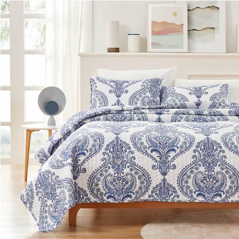 Angle. Hivvago - King Size Soft Microfiber Reversible Blue/White Baroque Floral Design Quilt Set - Blue/White.