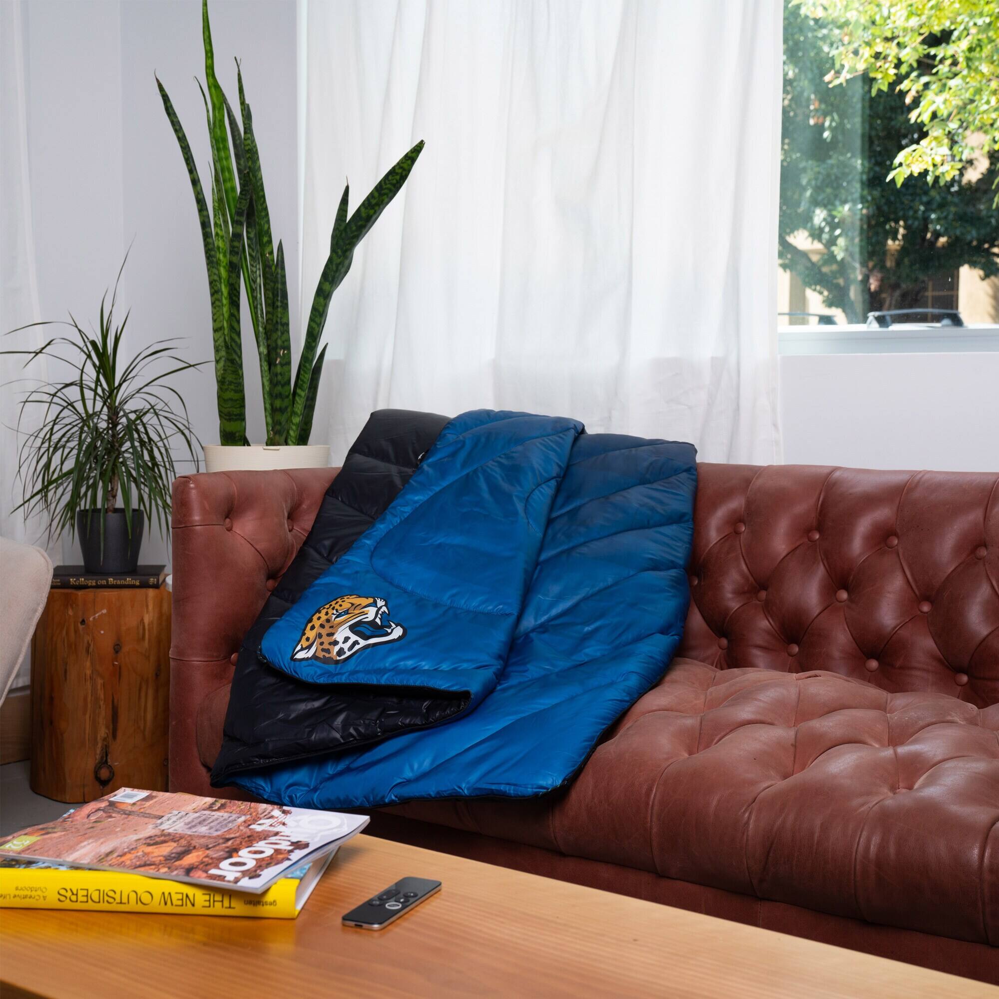 Matves - Kaaddios d1 Ronan door PH muntus + OUTSIDERS NEW THE

THE MEN'S ISSUE