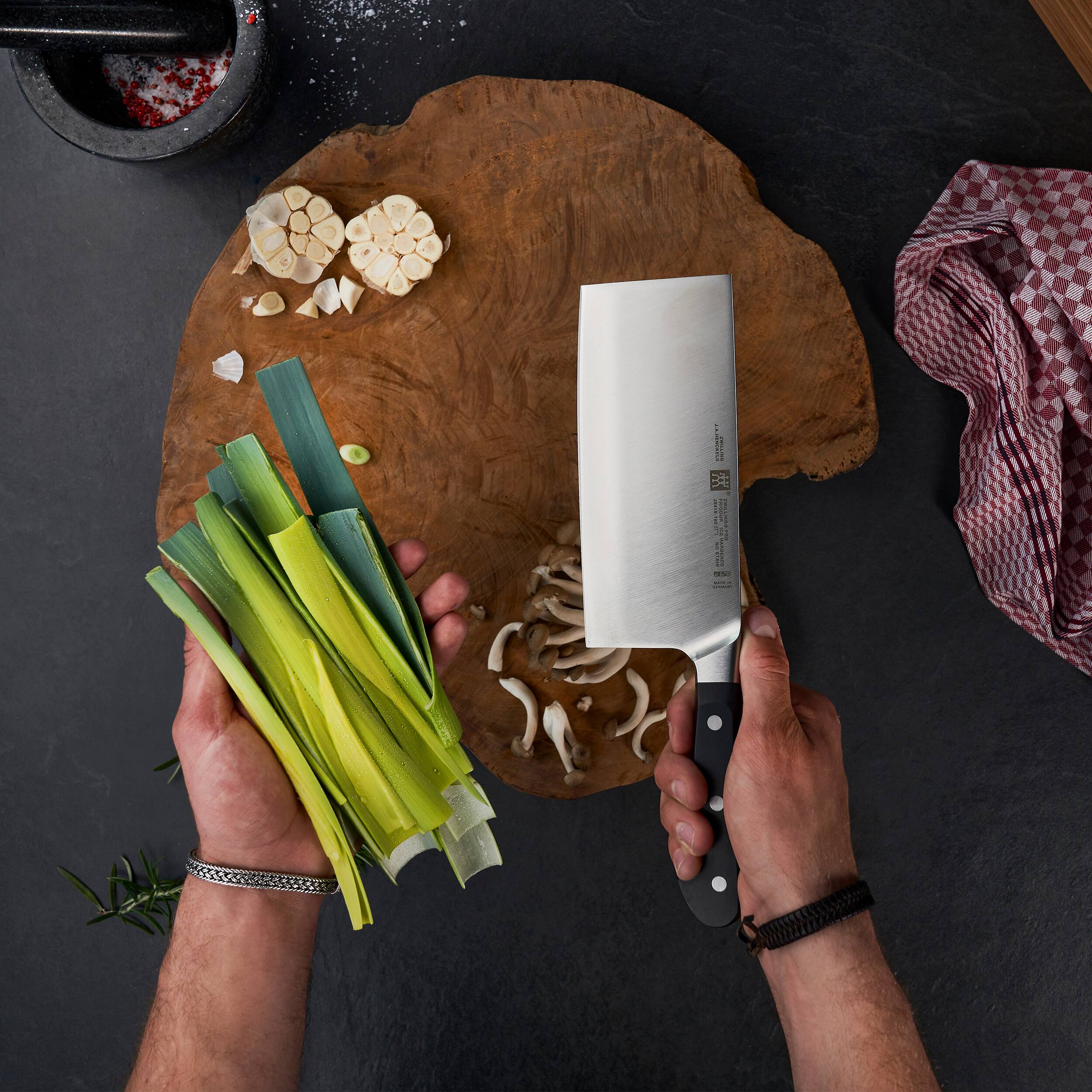 Alt View 4. ZWILLING - ZWILLING Pro 7-inch Chinese Chef's Knife Vegetable Cleaver - Stainless Steel.